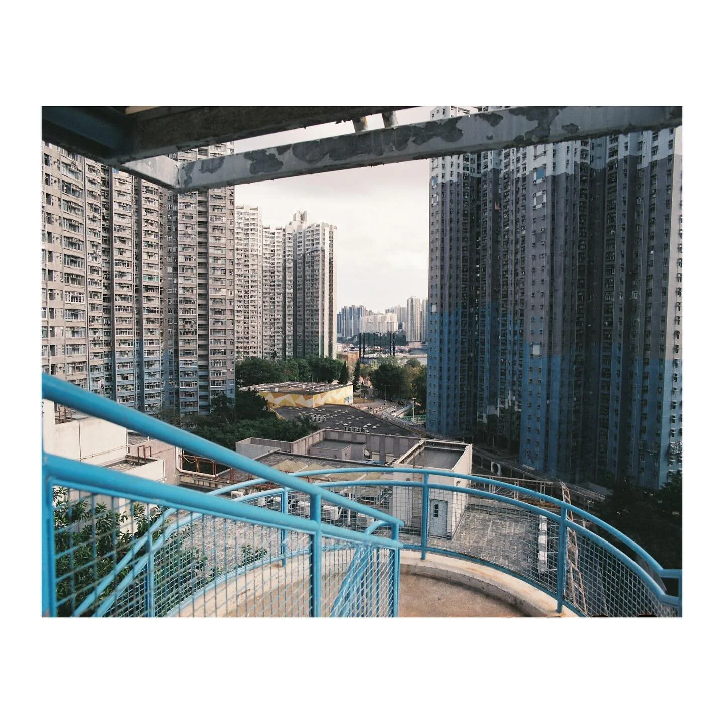 Pentax 6x7 MLU
Pentax SMC Takumar 45mm f/4
Kodak Vision 3 250D
D&amp;S @photogoldenhk 

#streetphotography #filmisnotdead #filmphotography #kodak #kodakvision250d #pentax #pentax67 #mediumformat #localphotographer #hongkong