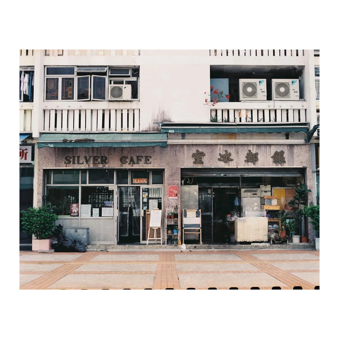 Wah Fu Housing Estate
Silver Cafe - typical of local restaurants with localized fast food cuisines (rice dishes, pasta dishes, drinks etc)

Pentax 6x7 MLU
Pentax Takumar 105mm f/2.4
Kodak Vision 3 250D
D&amp;S @photogoldenhk 

#recordphotography #fil