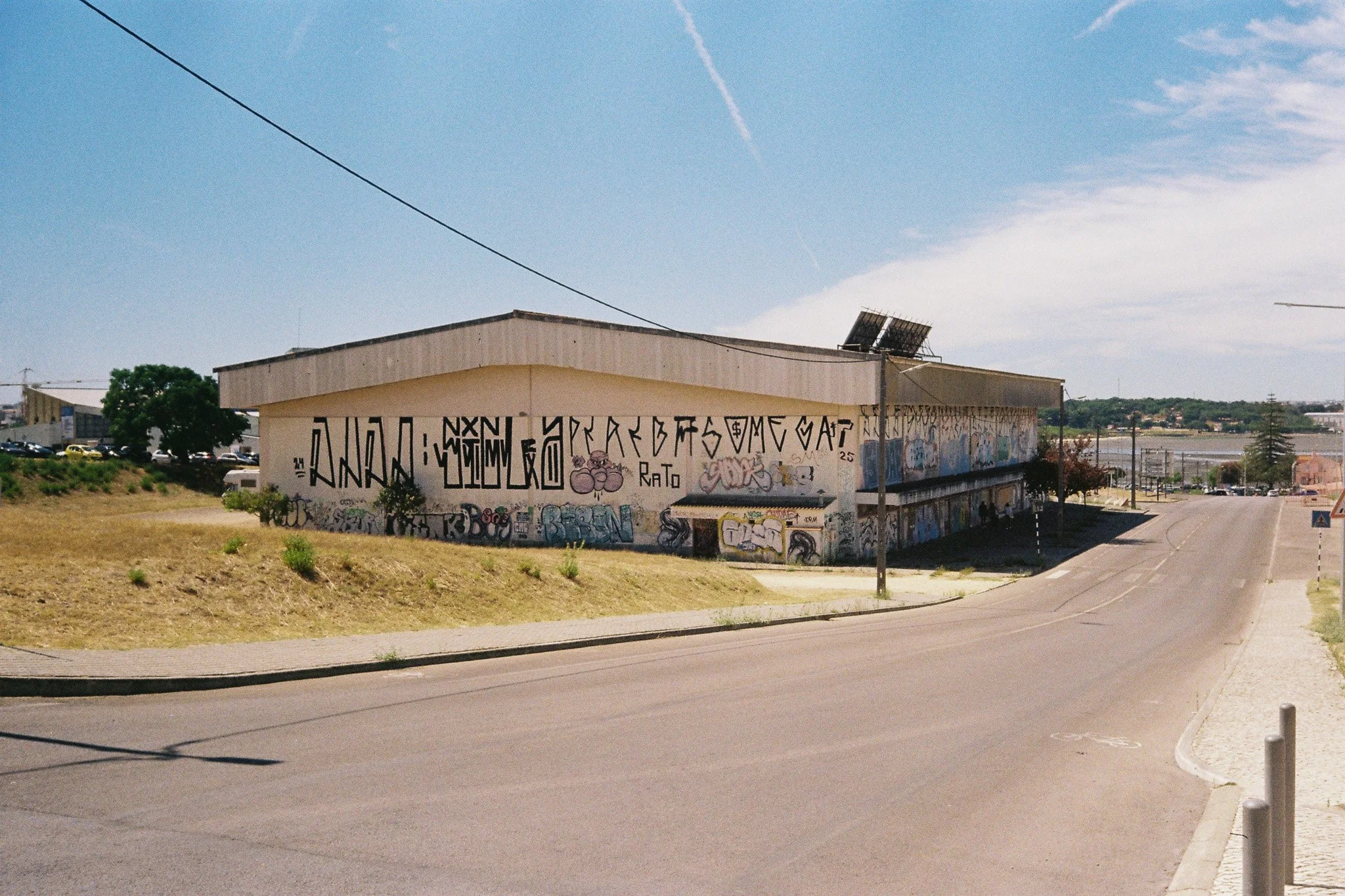 F1000022-2.jpg