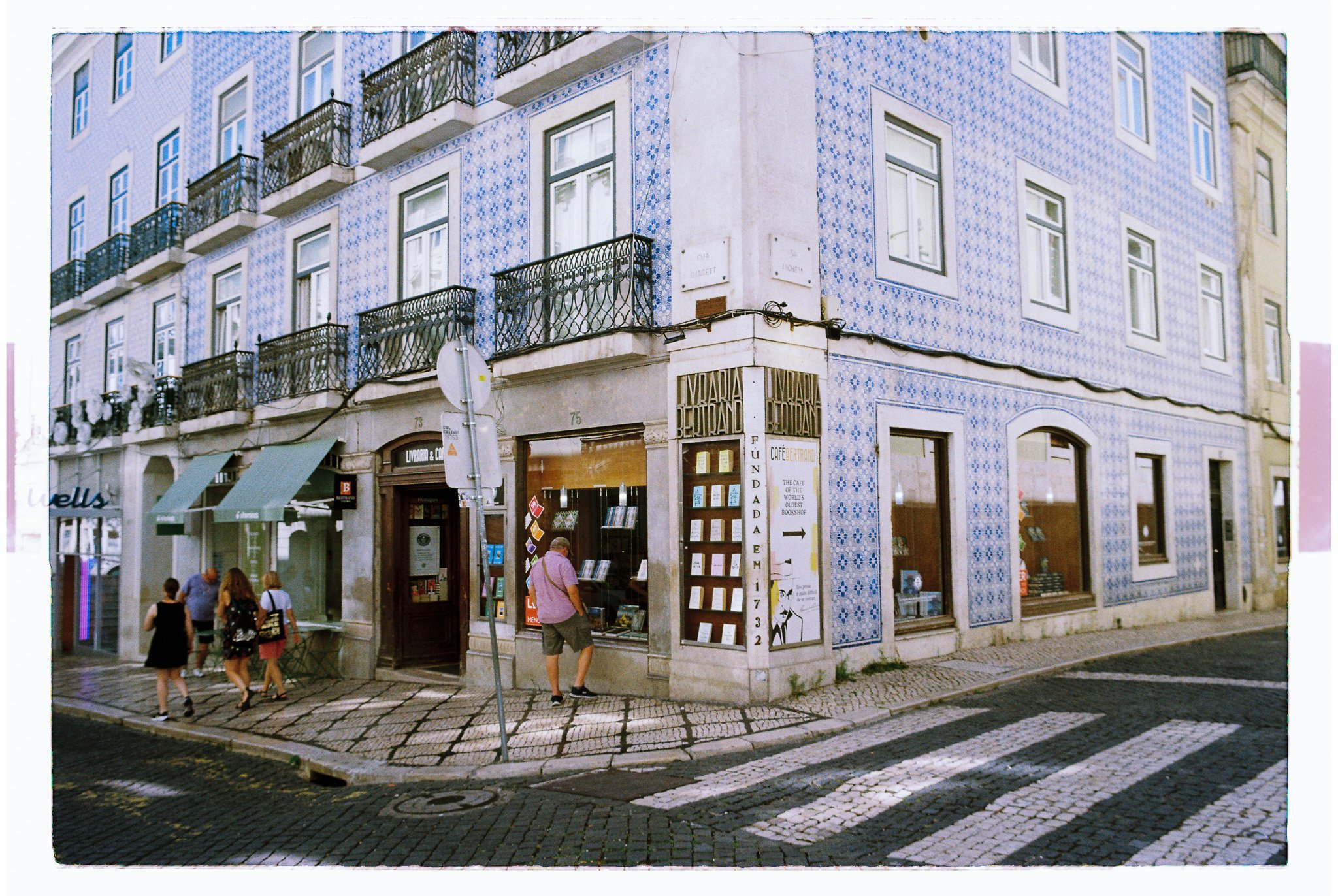 R1-01852-0020-2.jpg