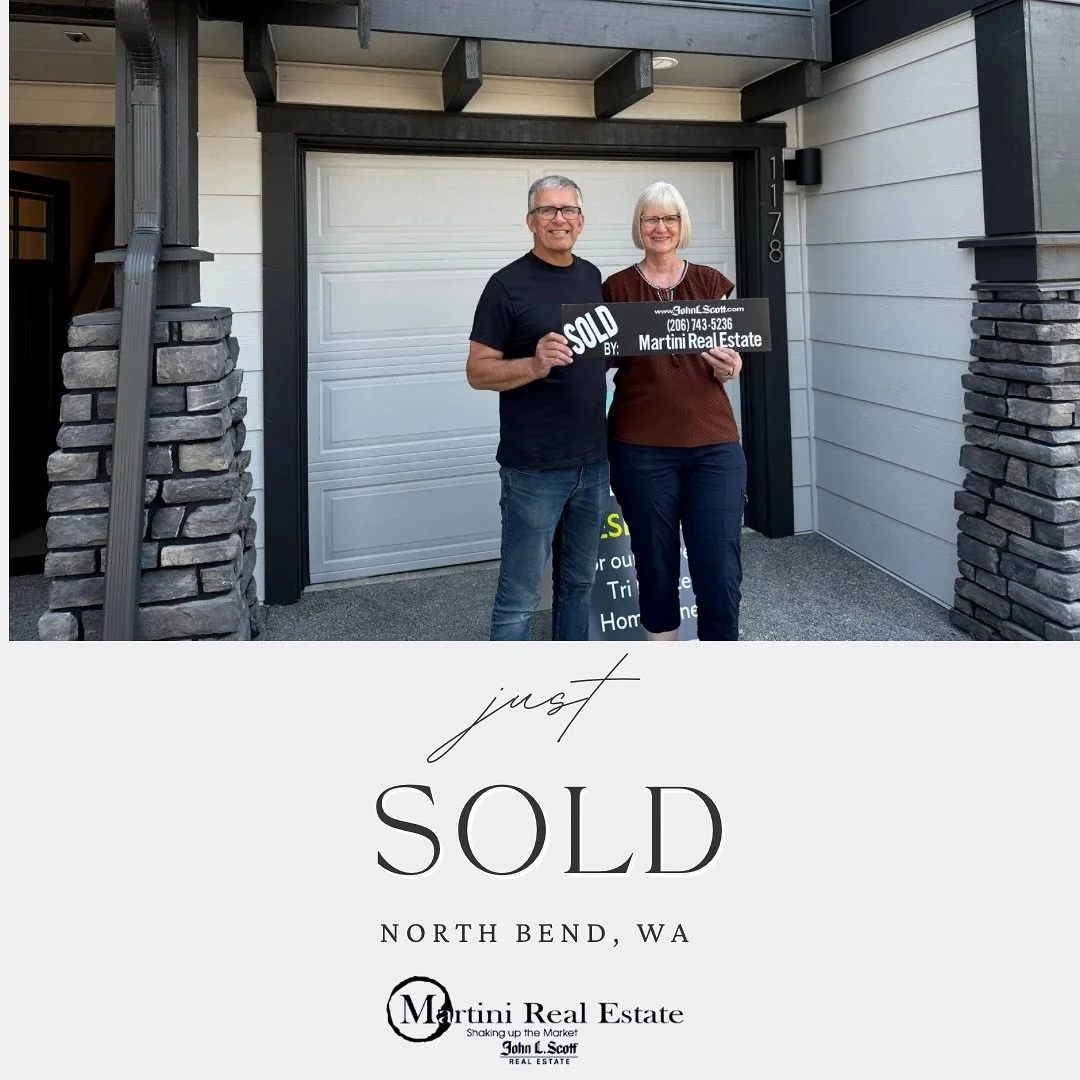 ✨🍸SOLD🍸✨
 
Congratulations to our buyers on the closing of their brand new North Bend townhome! We went pending on their personal listing in Sammamish, then went pending on this home purchase and had a simultaneous closing for both! We are thrilled