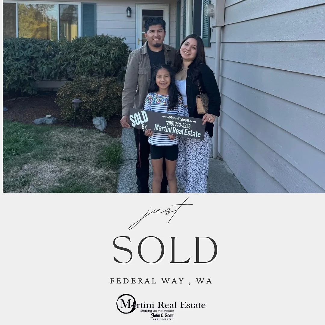 ✨🍸SOLD🍸✨
 
Congratulations to our buyers on the closing of this adorable Federal Way home! Our clients put in the work to prepare to purchase their first home and we are so excited for them to settle in and enjoy the upcoming holidays in this lovel