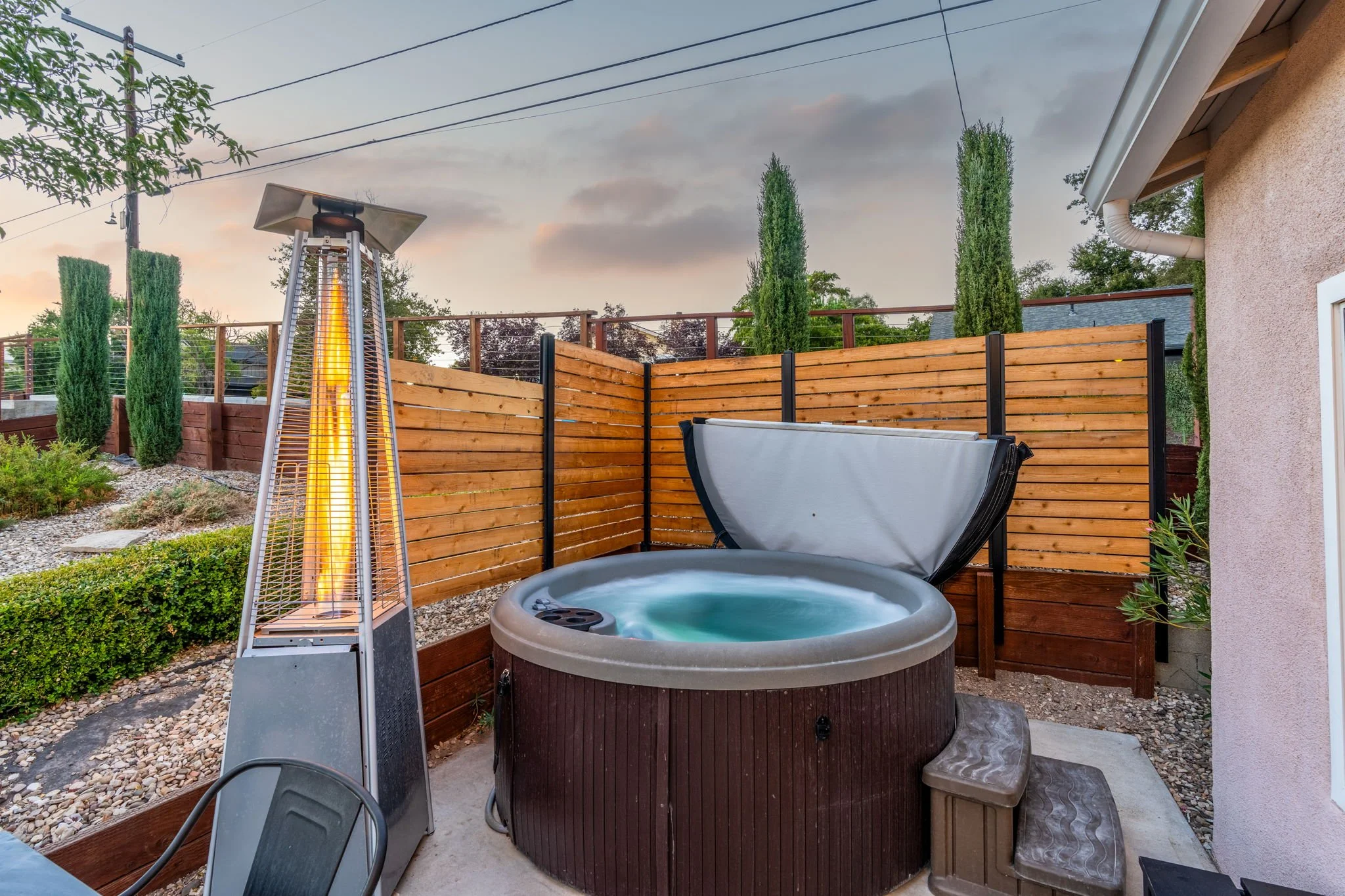 The Lounge (1/7 Hideaway Units)