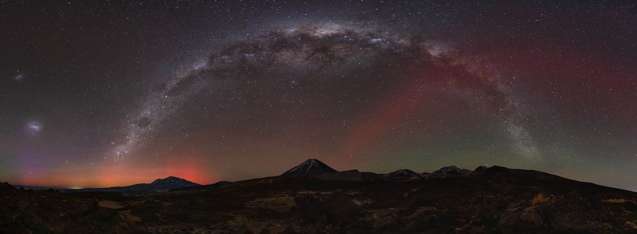 Ngauruhoe+under+Aurora+%26+MilkyWay.jpg