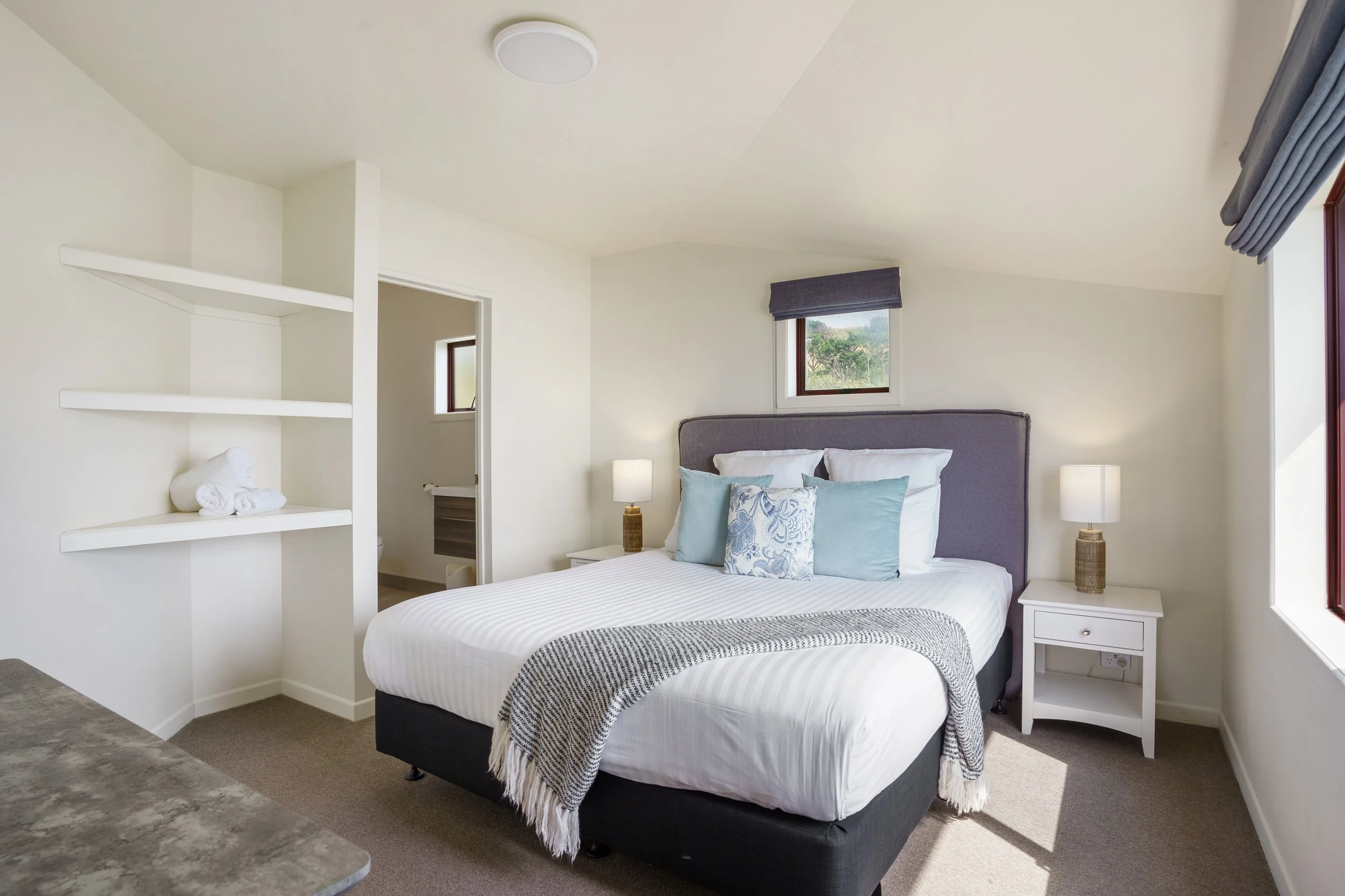 castaways-chalet-bedroom-nz-photography-editing-retreat-erin-jacob.jpg