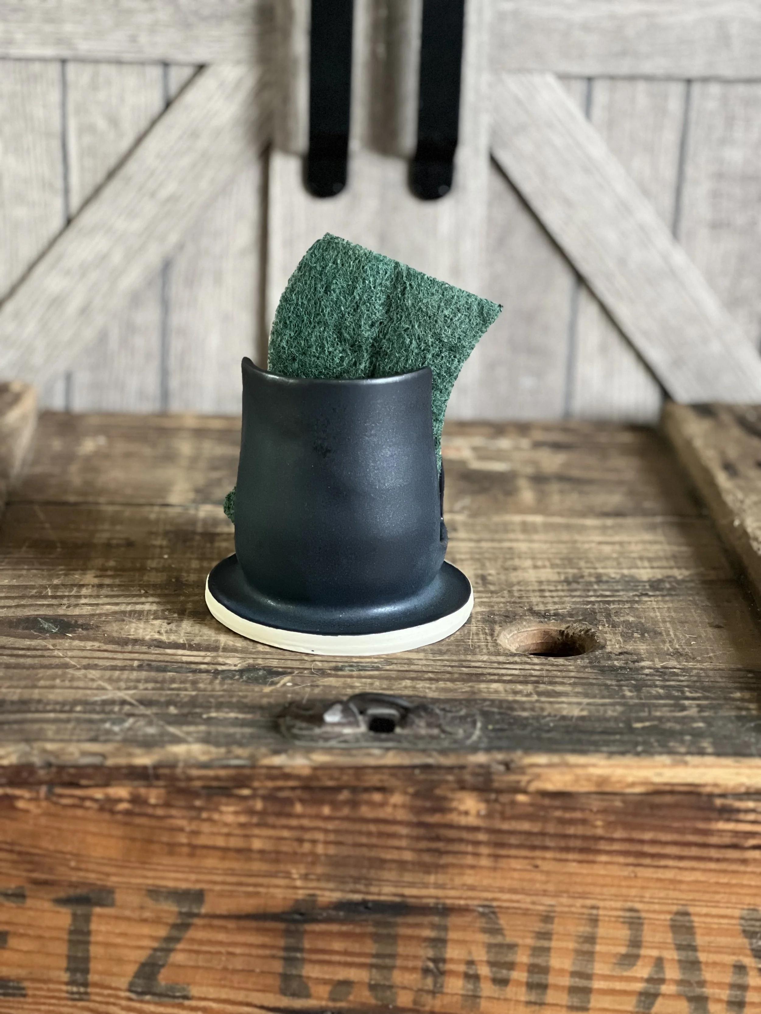 Midnight Elegance Sponge Perch