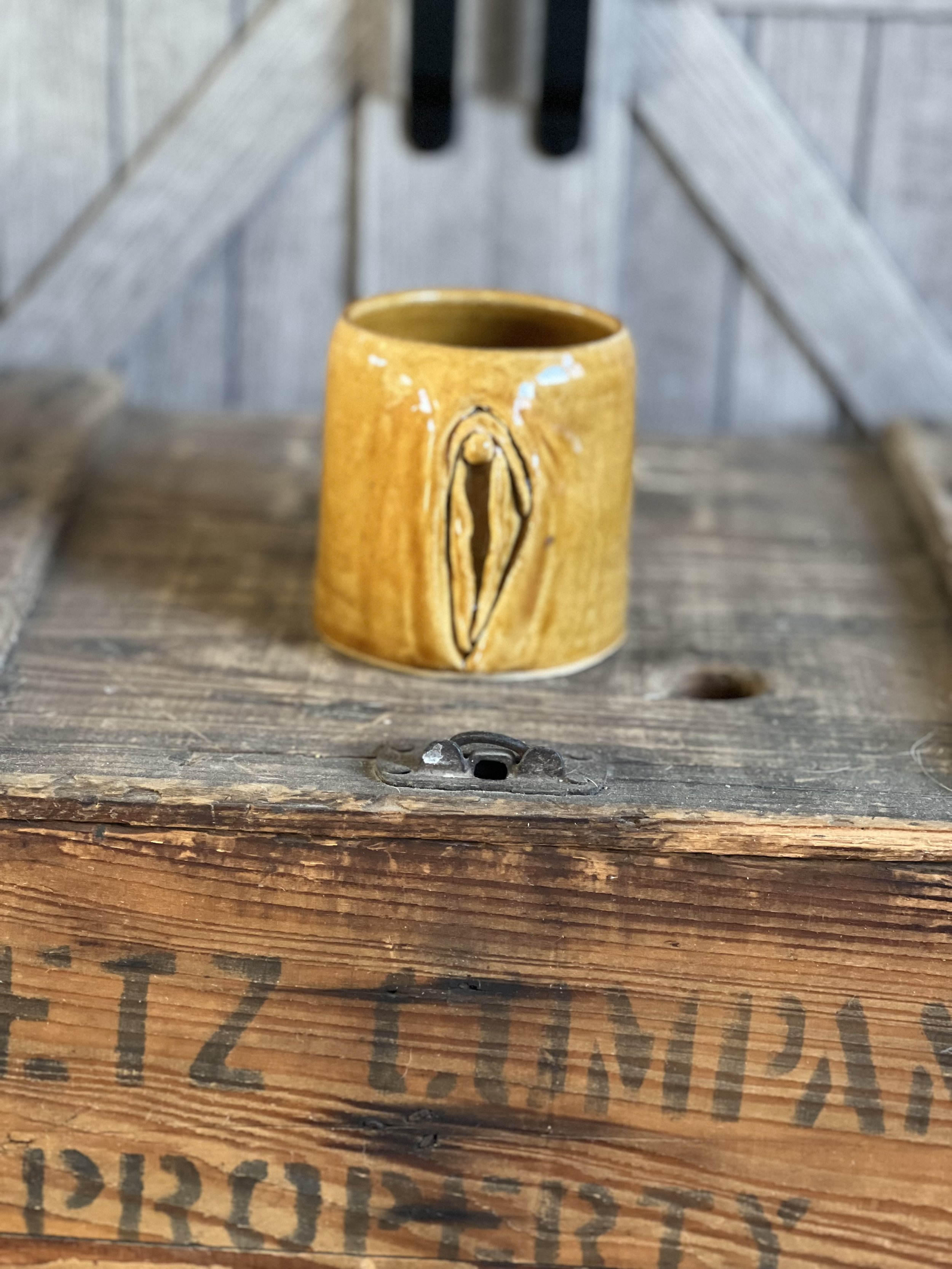 Honey Gold Vulva Mug