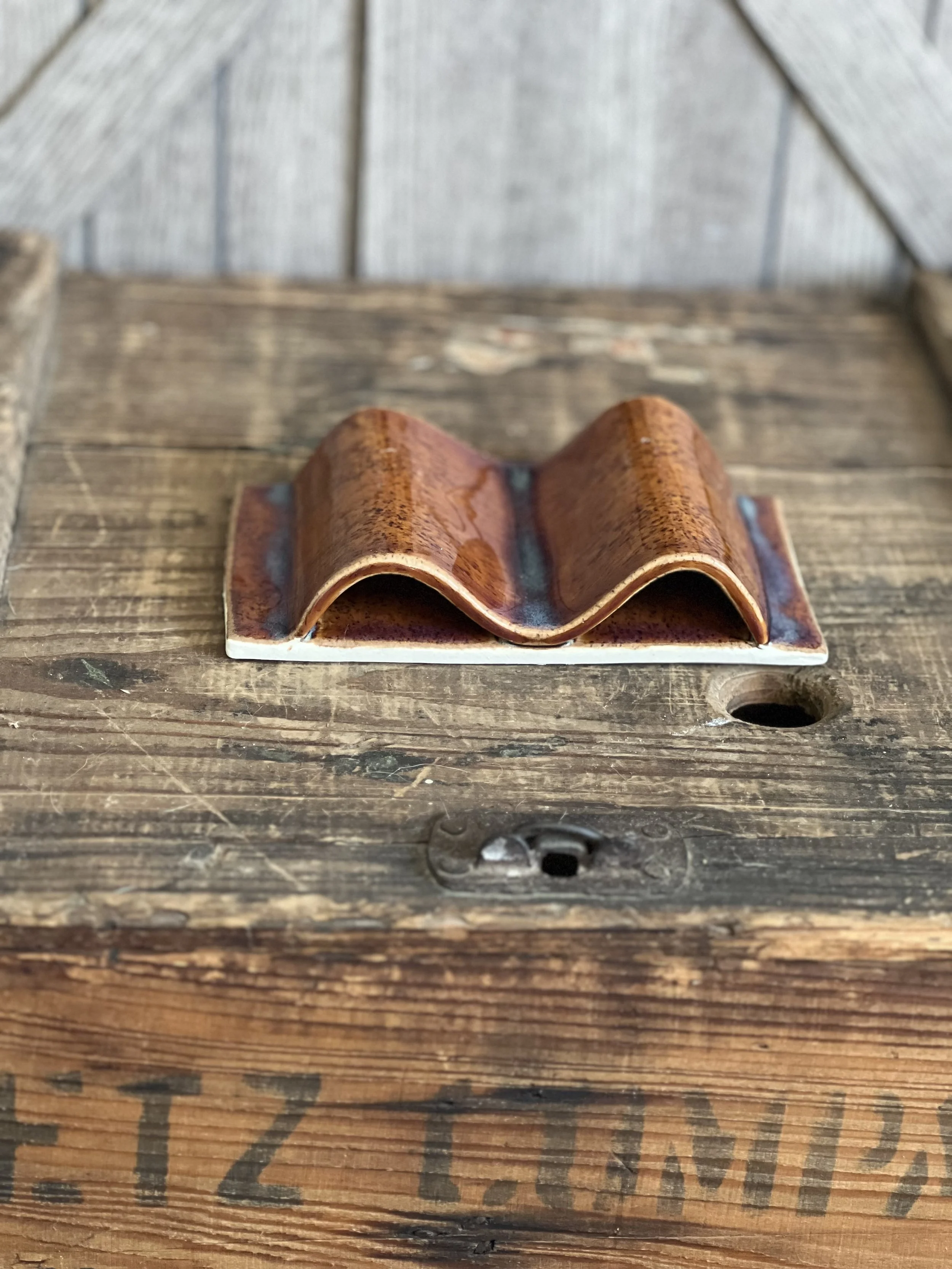 Vintage Elegance Ceramic Soap Dish
