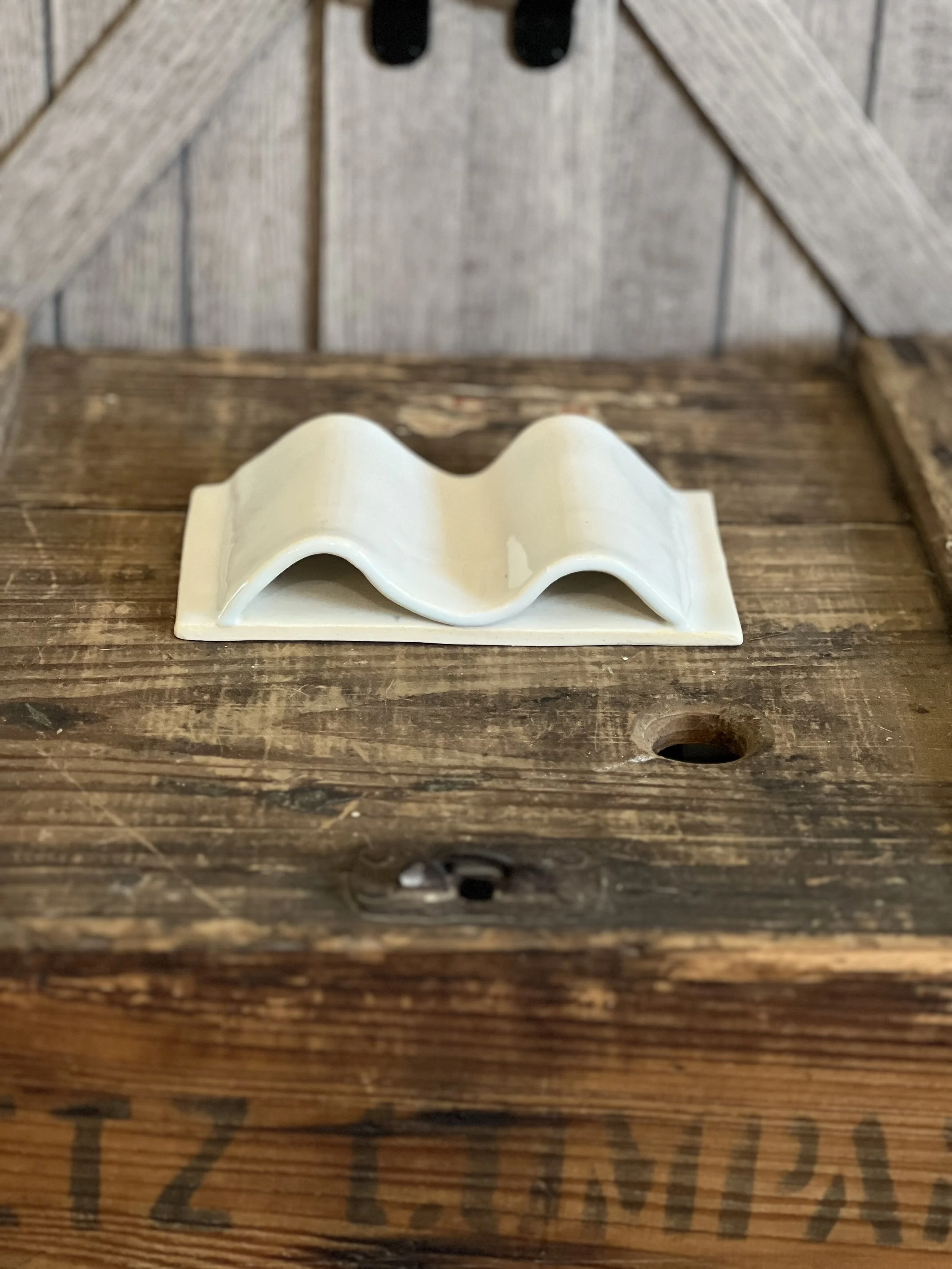 Wavy White Elegance Soap Dish