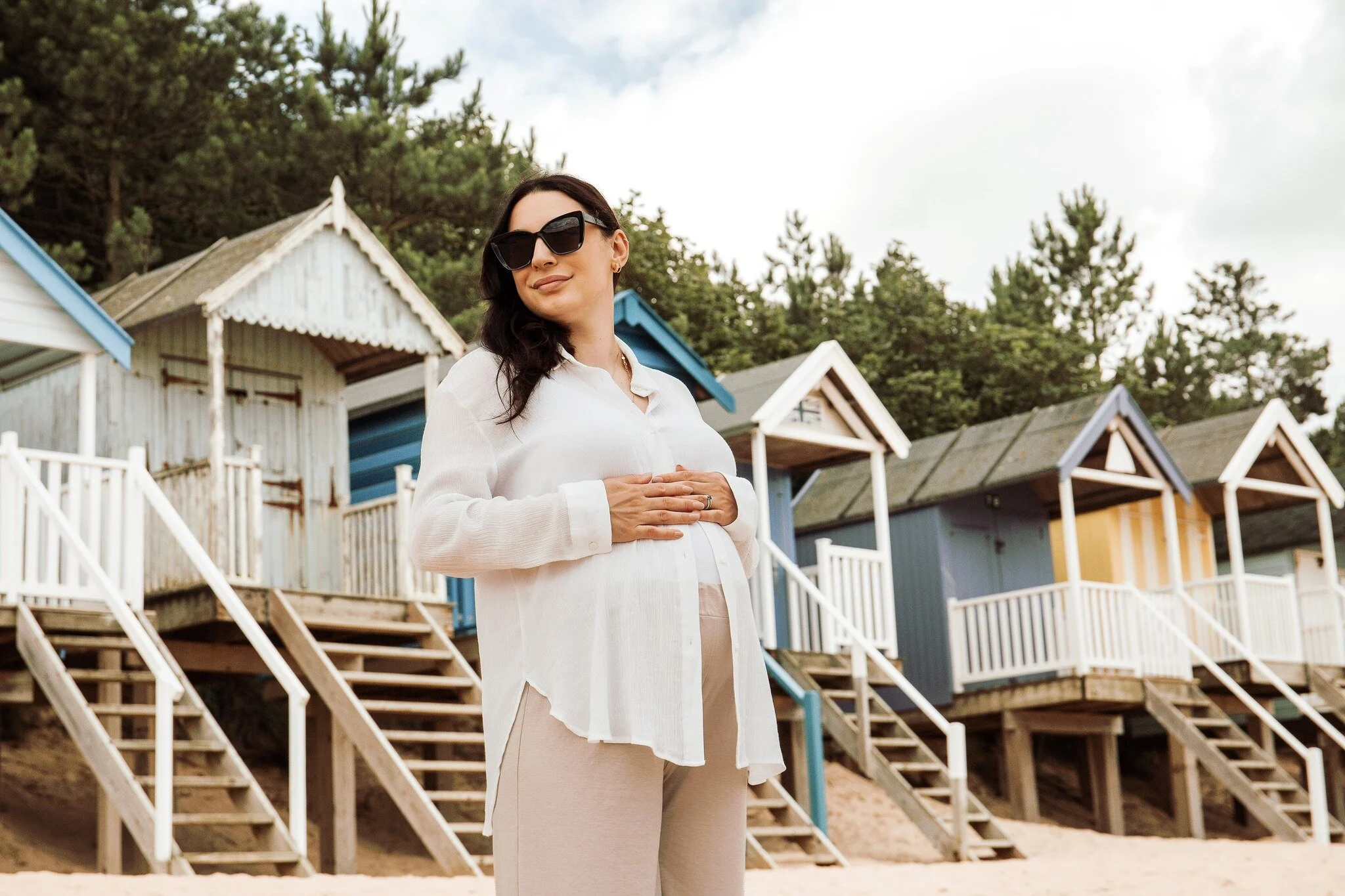 2/3 This was a particularly meaningful shoot, as this location is also the place where she got engaged, making Wells-next-the-sea a special place for the family 👨&zwj;👩&zwj;👦
.
.
.
.
.
.
.
#suffolkweddings #suffolkweddingphotographer #suffolkweddi