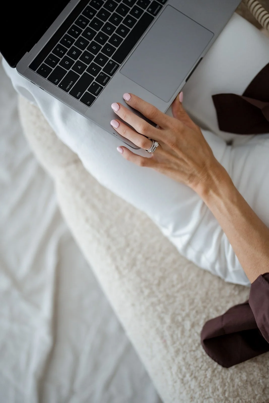 Alicia answering sleep questions from her laptop
