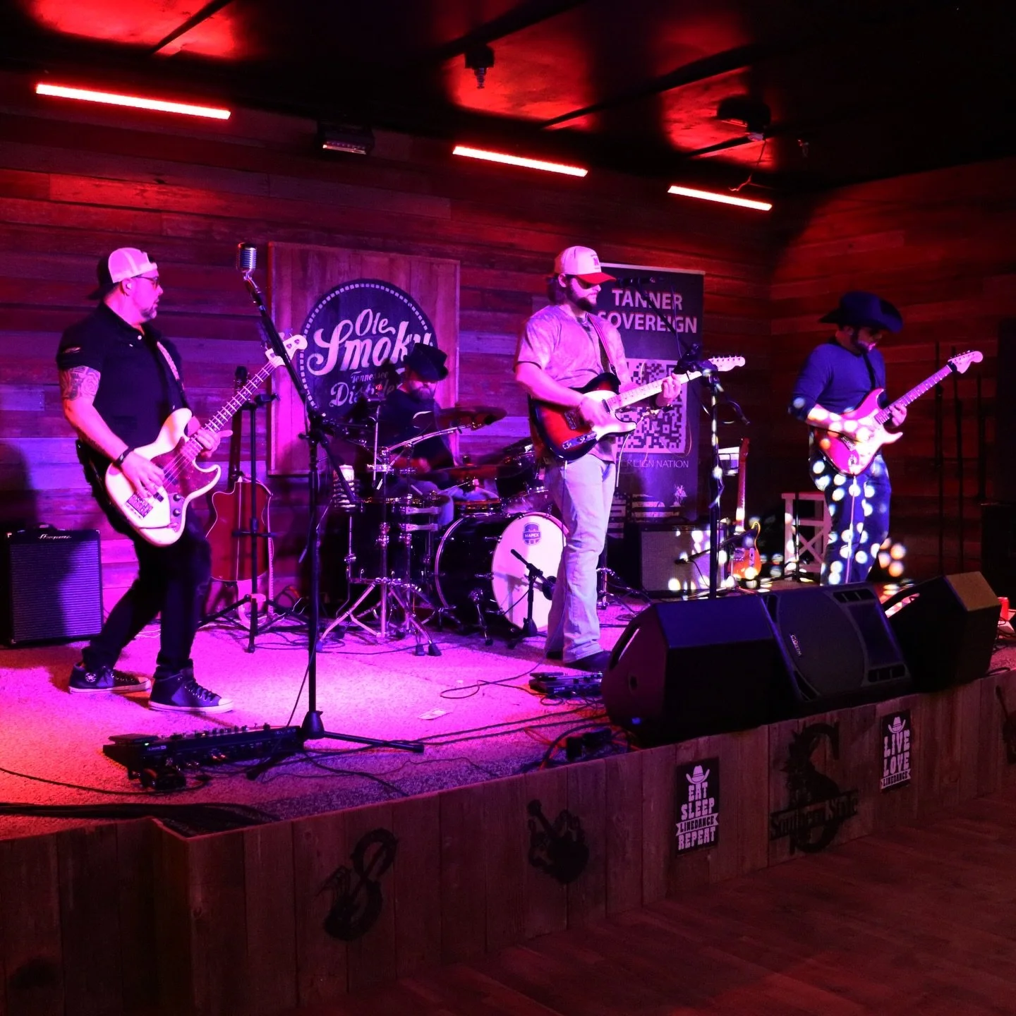 The band and I had a damn good time playing out at Southern Style this past weekend! We hope to be back in the future! Thank y&rsquo;all for showing up even tho there was a bunch of snow on the ground! 

#livemusic #countrymusic #hardy #countryrock #