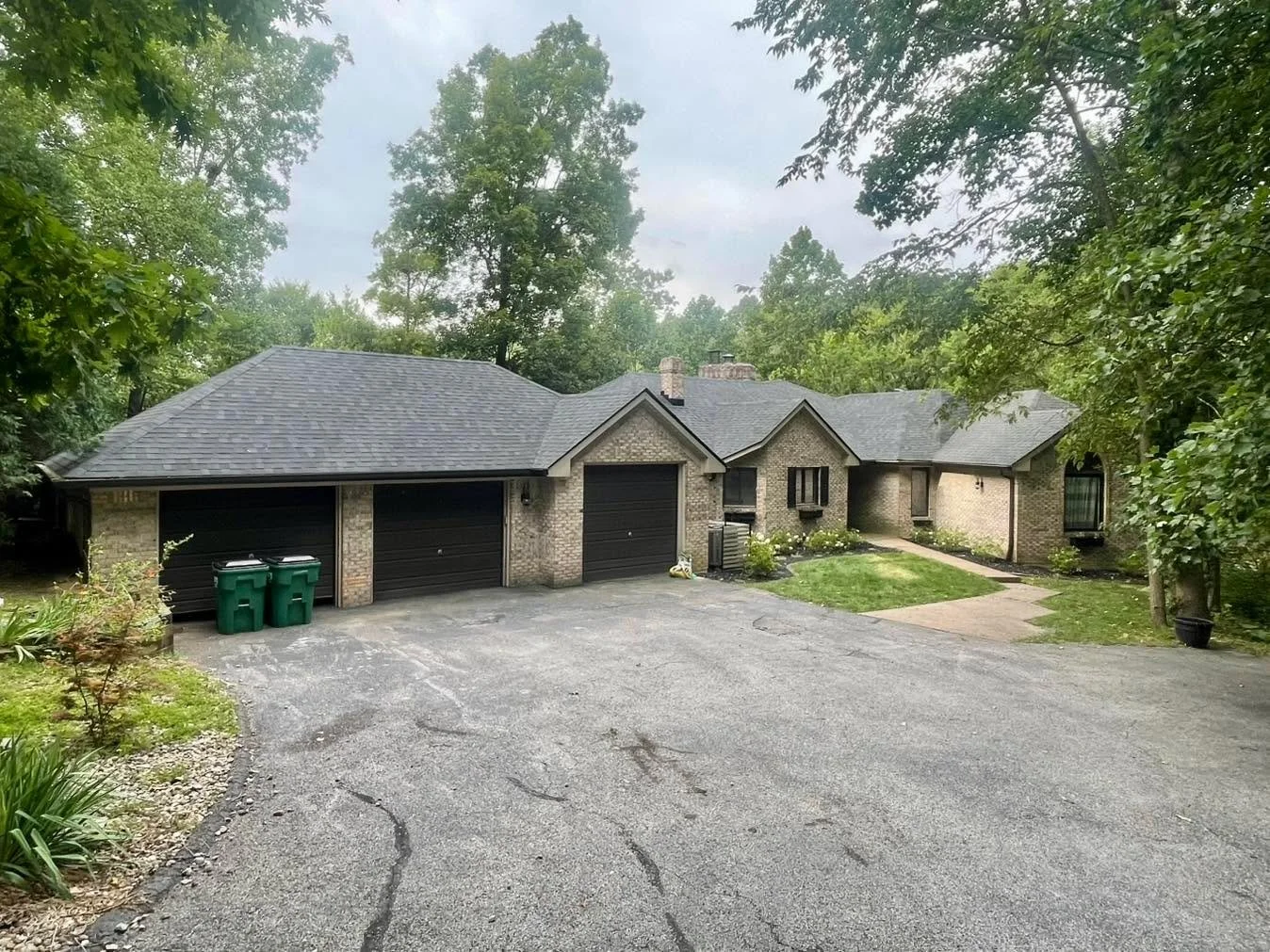 A few more roofs checked off the list.  Thank you to all of our clients for trusting us! 

Call us for your free estimate!
