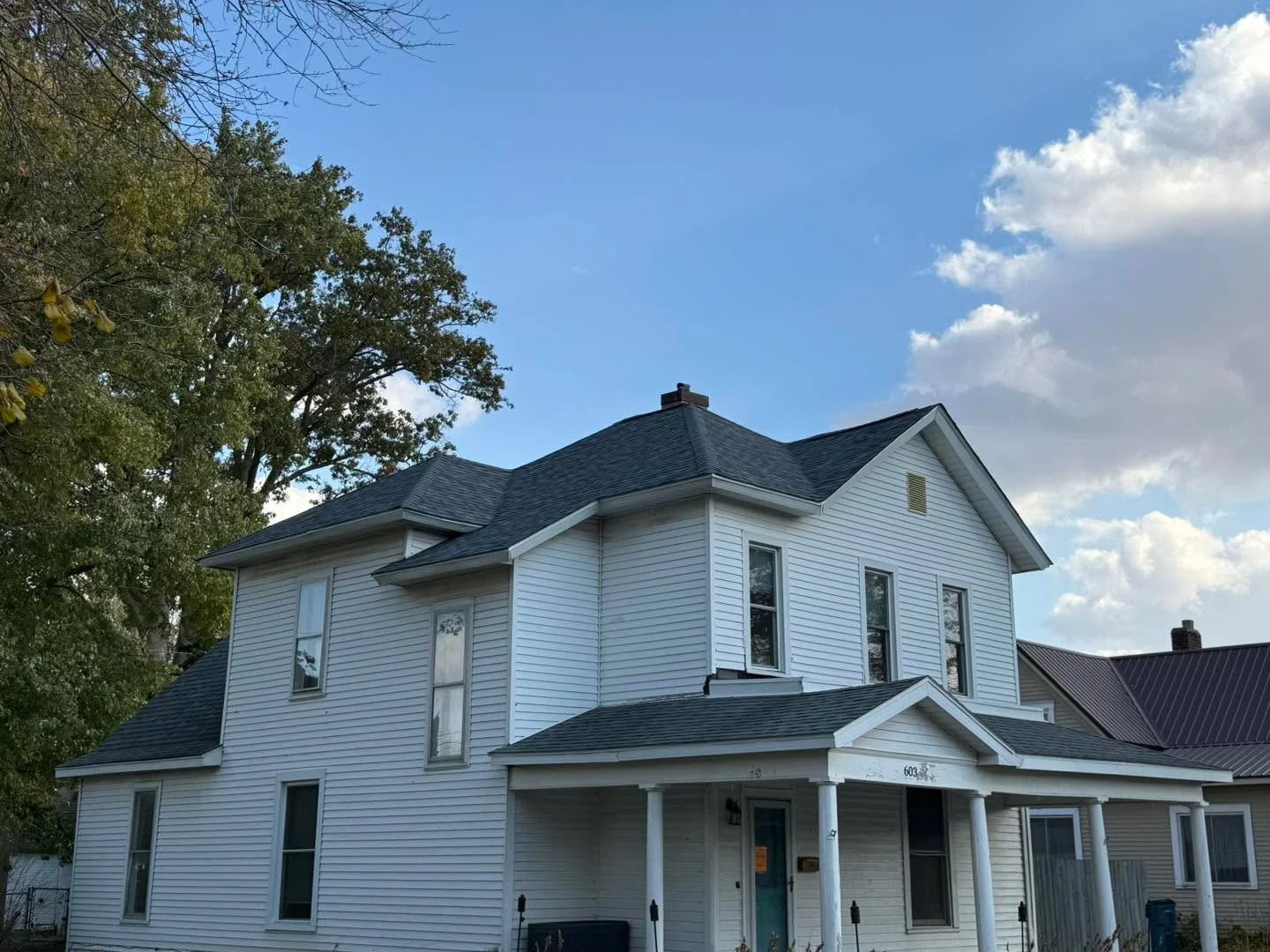 4 layer tear-off ✅
New decking ✅
New shingles ✅

#NewRoof #PayLessWithWes