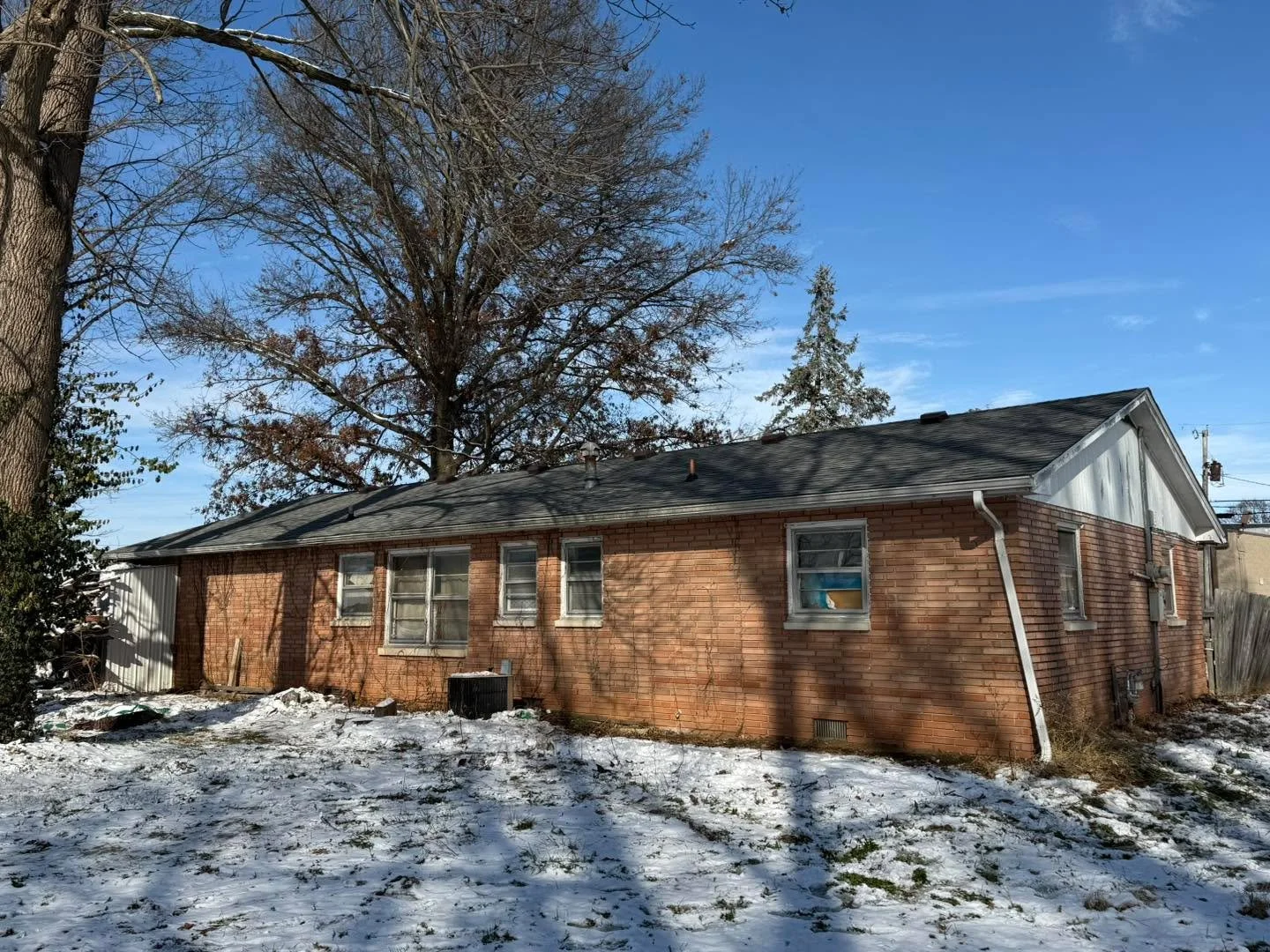 New roof. Dependable protection. Job well done.

#NewRoof #PayLessWithWes