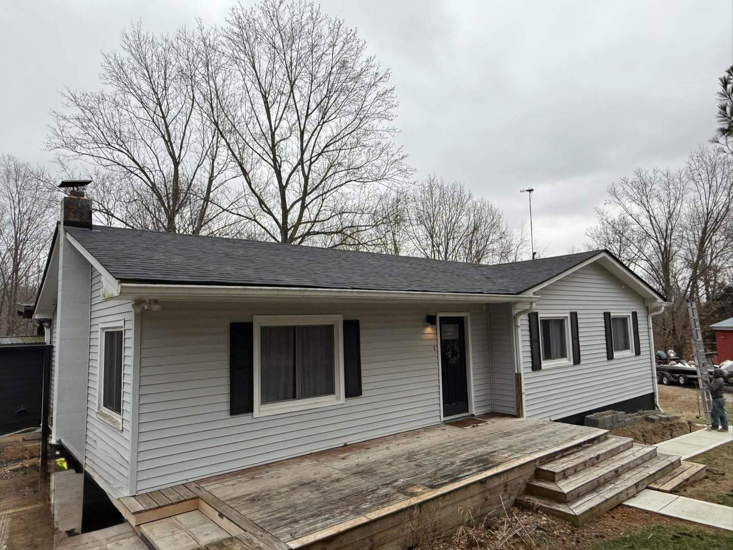 Hello 2026! Warmer weather = two roof replacements!

#NewRoof #PayLessWithWes