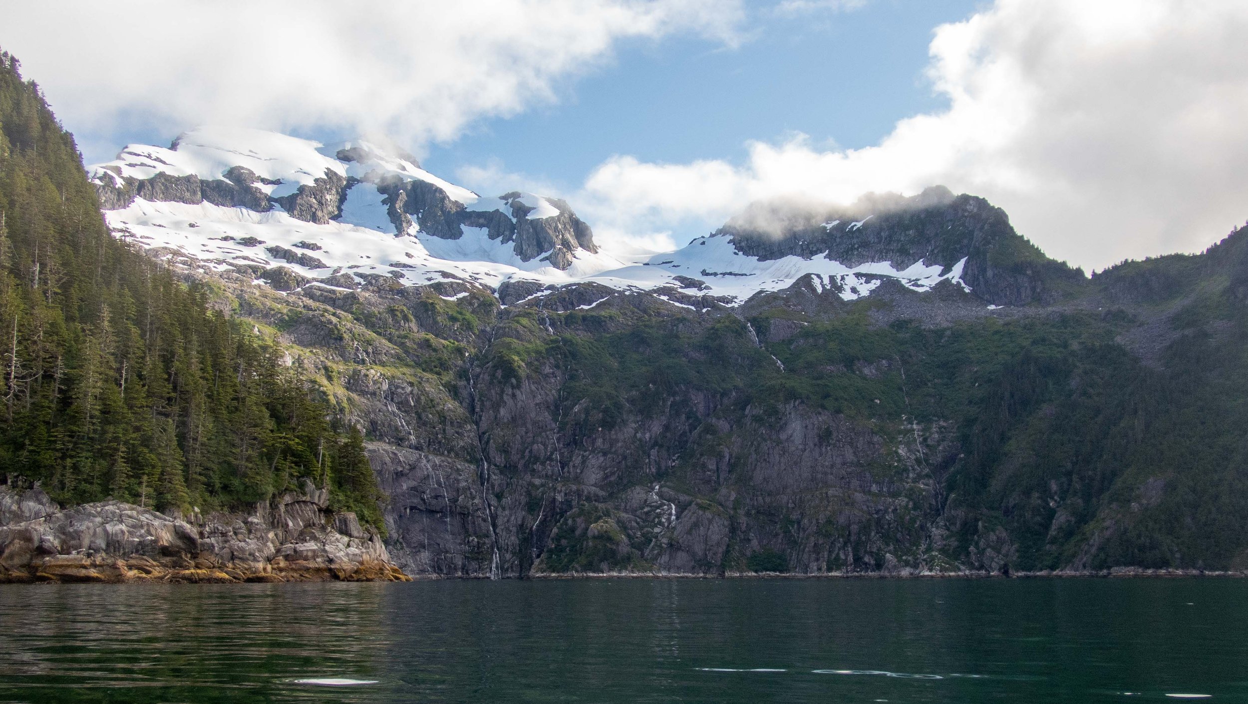 Paddling in to Cataract Cove