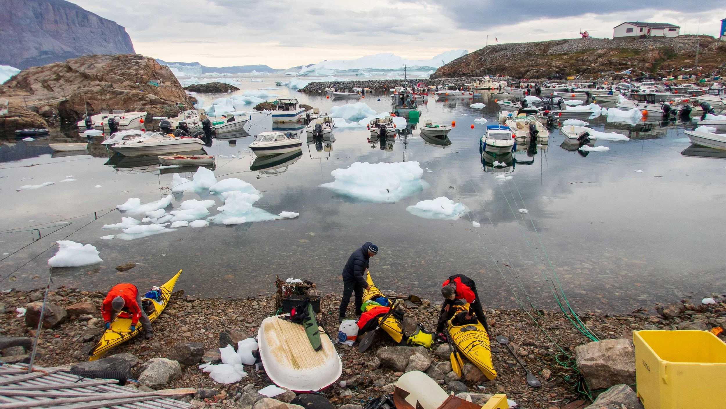 Packing our kayaks in the crowded harbor