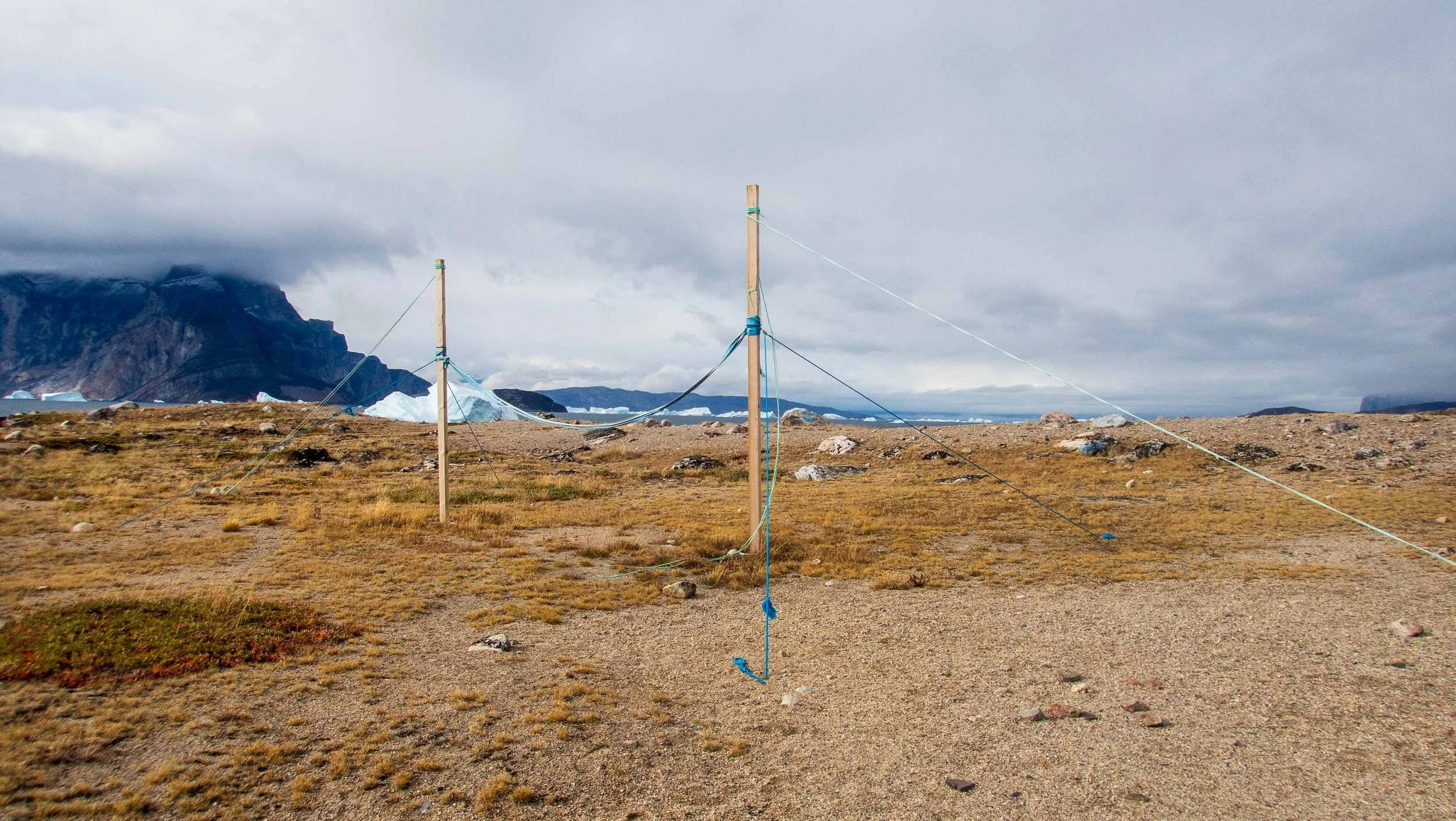 A likely allunaariaqattaarneq, used for physical conditioning in traditional Greenland.