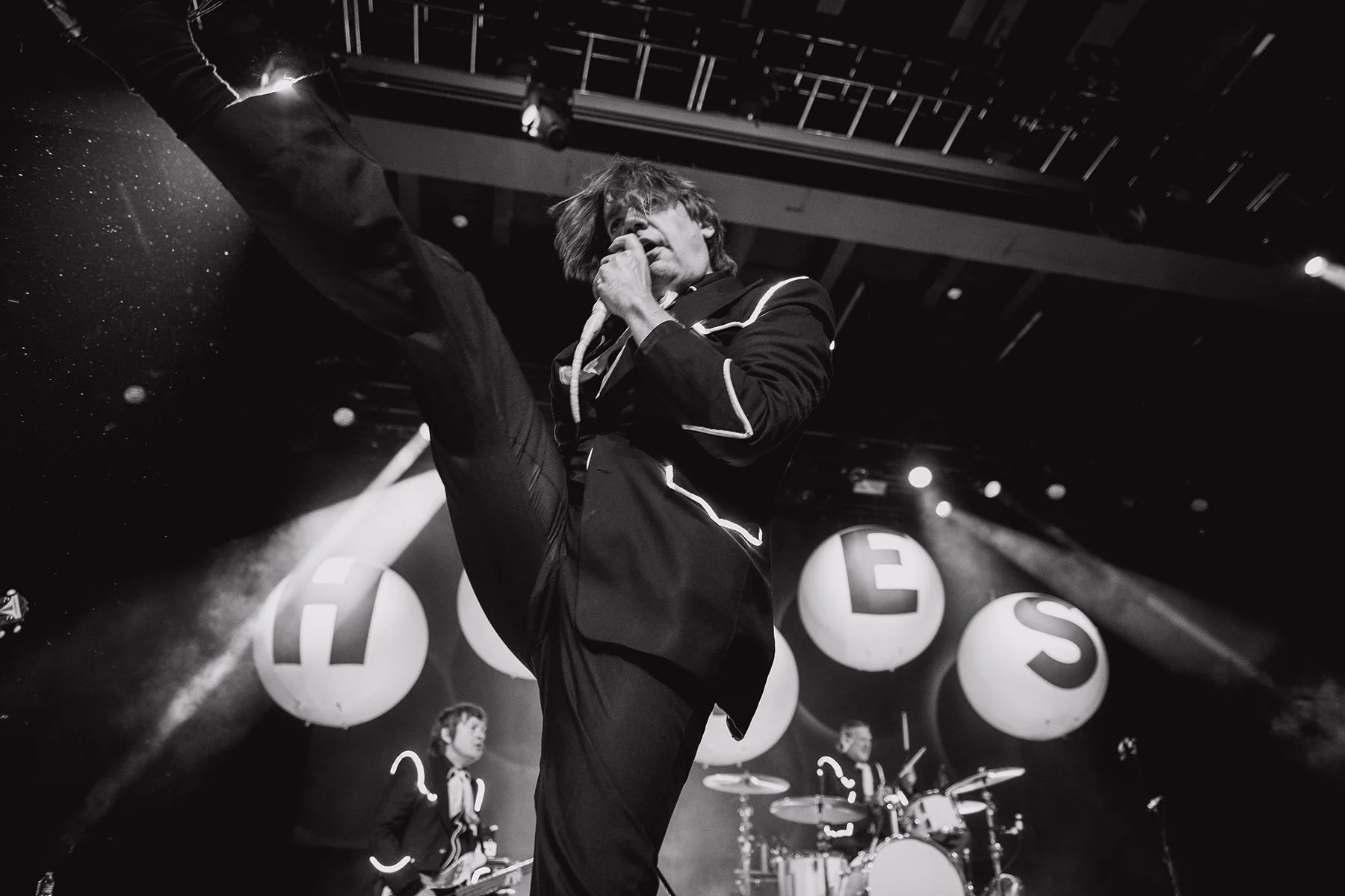 THEHIVES_PARAMOUNT_MENZER_031826_013.jpg