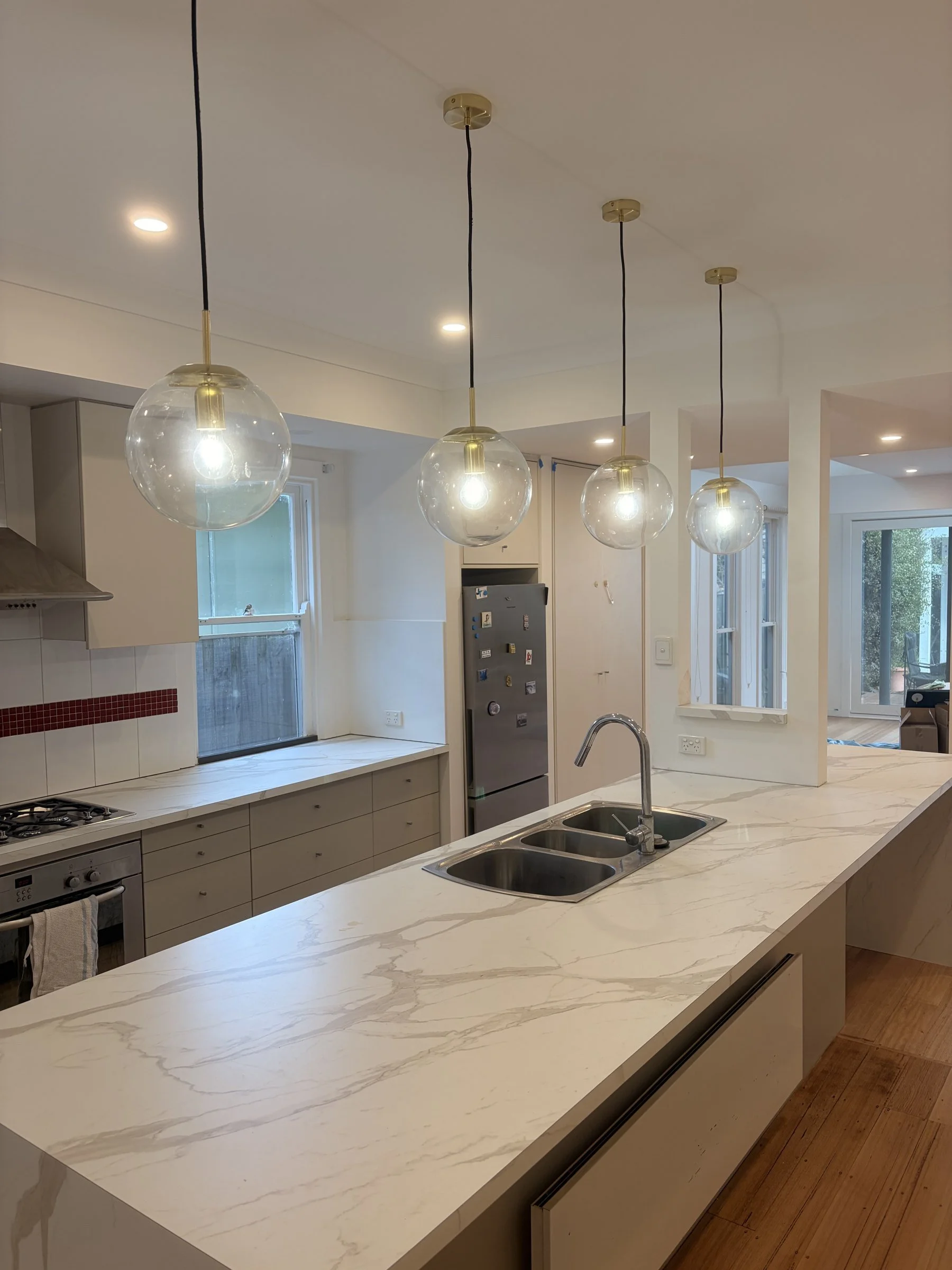 04-kitchen-renovation-stone-benchtop.jpg