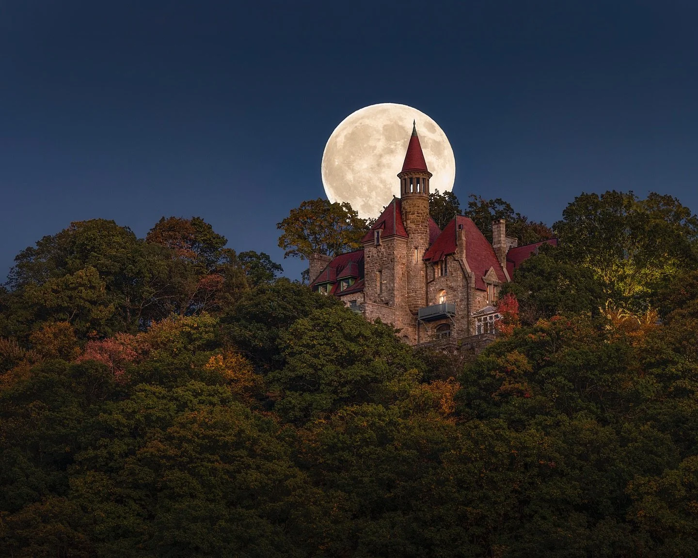@sergiofinearts and I trekked to Garrison NY to catch the harvest moon rising over Osborn Castle. We got there a few hours early to scout since we’ve never shot this subject. After grabbing a bite to eat in Cold Spring, we arrived back at the l