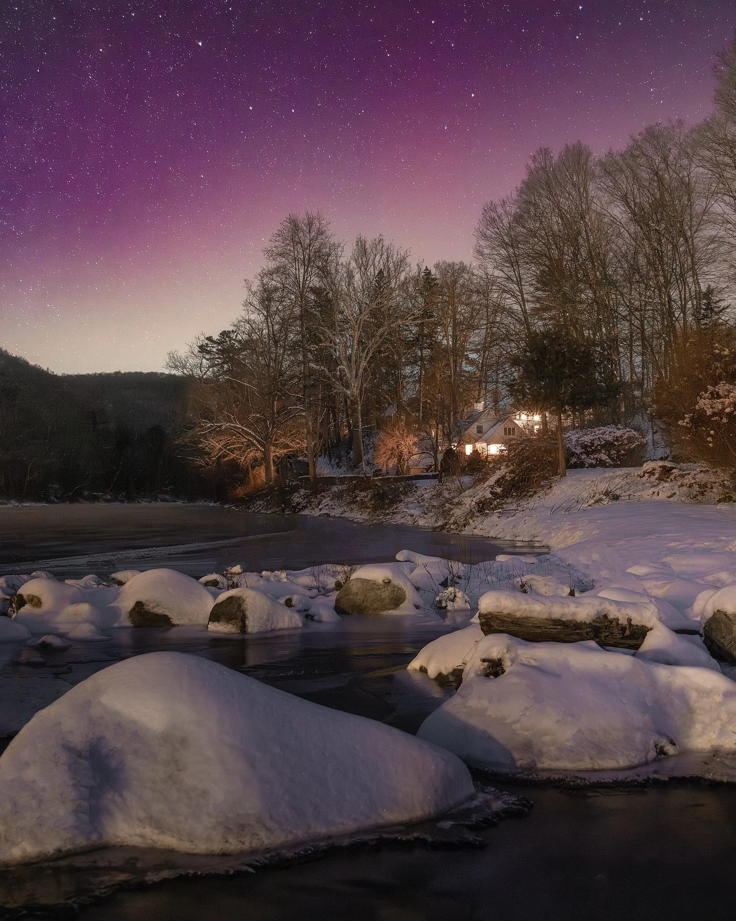 Good night West Cornwall. Not too happy with this image, but it was 8 degrees, I was standing in about 8 inches of snow, and I didn&rsquo;t have it in me to stay out and wait for more action or the cloud to move off the horizon. Nor could I feel my f