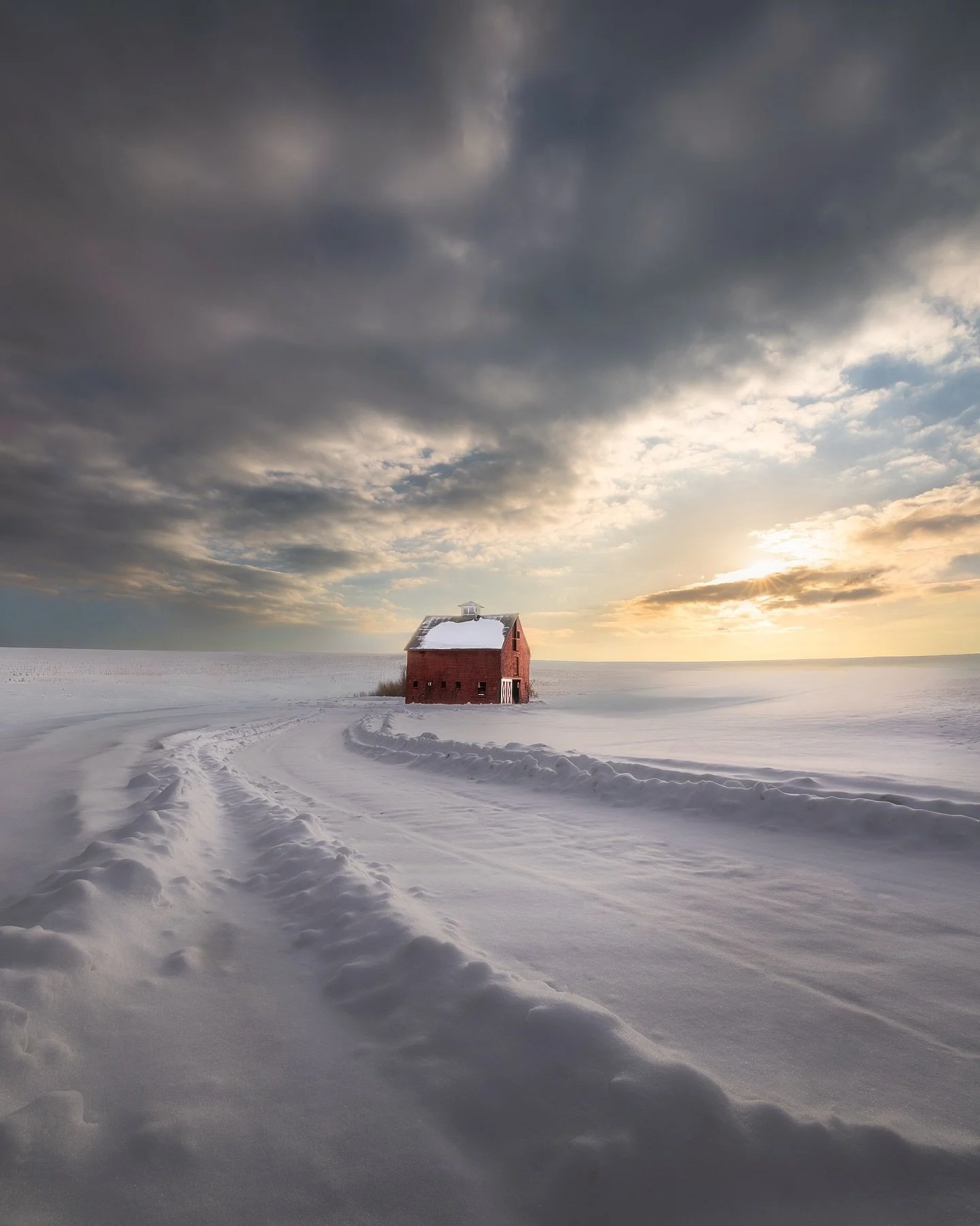 Alone on a hill&hellip;we spent the entire day under cloud cover, starting with an inch or two of snow in morning. I&rsquo;m glad we showed up about an hour early for sunset because when the sun finally set the clouds completely cleared and what look