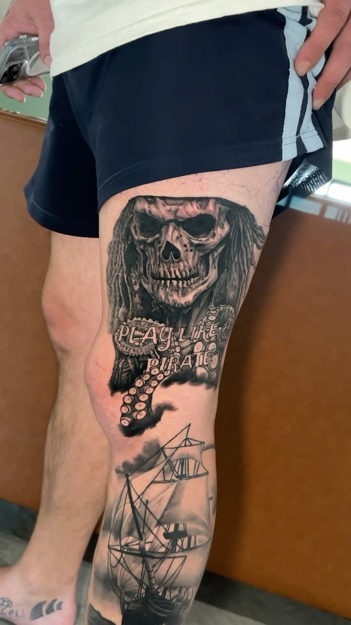 More progress on @adz.c_ pirate themed leg sleeve. Looking forward to finishing this one off soon π.
Made in @paintedhorsetattoo
If you would like to book an appointment please send me a DM.
Thanks for looking βοΈ
#tattoo #tattoos #tattooist #t