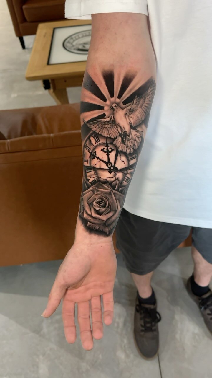 New inner forearm piece for @blake_haywood_10 sat like a champion for his first tattoo π.
Made in @paintedhorsetattoo
Thanks for looking βοΈ
#tattoo #tattooideas #tattooart #inked #inkart #inktattoo #inkaddicted #portmacquarietattoo