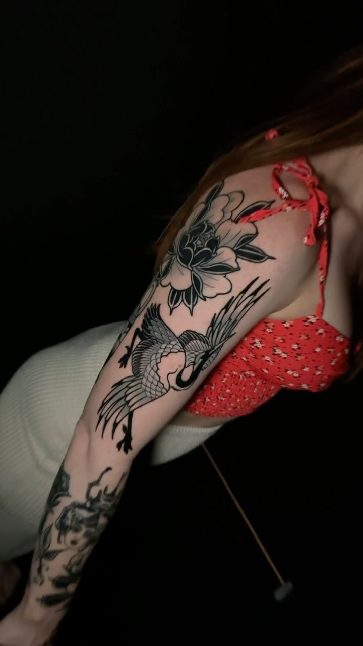 Some more progress on my beautiful wifes sleeve. Only a few more gaps left until we are complete. Thanks for the trust @em_el_syko β€οΈ
Made in @paintedhorsetattoo
Thanks for looking βοΈ
#tattooing #tattooink #tattoolovers #tattooink
