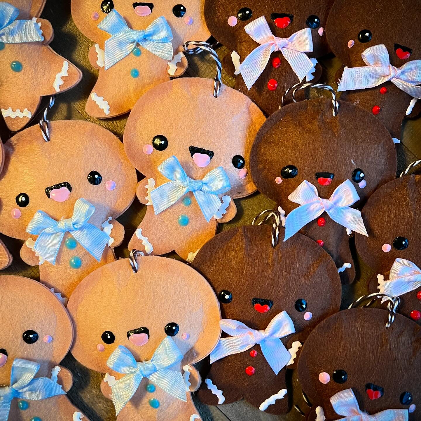 Felt sugar cookie and gingerbread little guys 😊
&hellip;
#diychristmas #diychristmascrafts