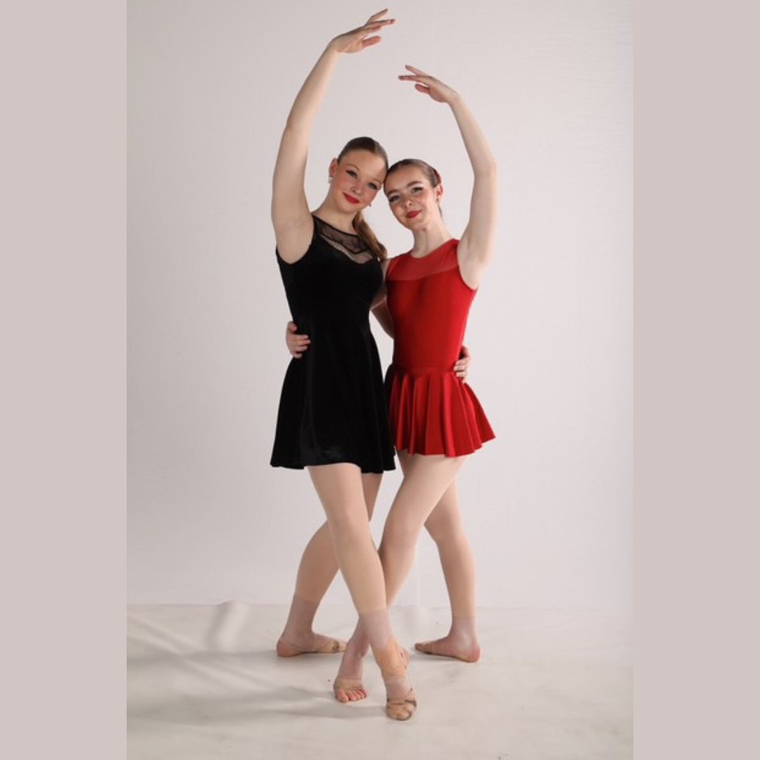 We love seeing what our students got up to during the recent school holidays! 

JMAB students Jazlyn and Paige are pictured above from their time at @royal.south.street.dance competition 🤍

#jmabstudents #royalsouthstreet #janemooreacademyofballet