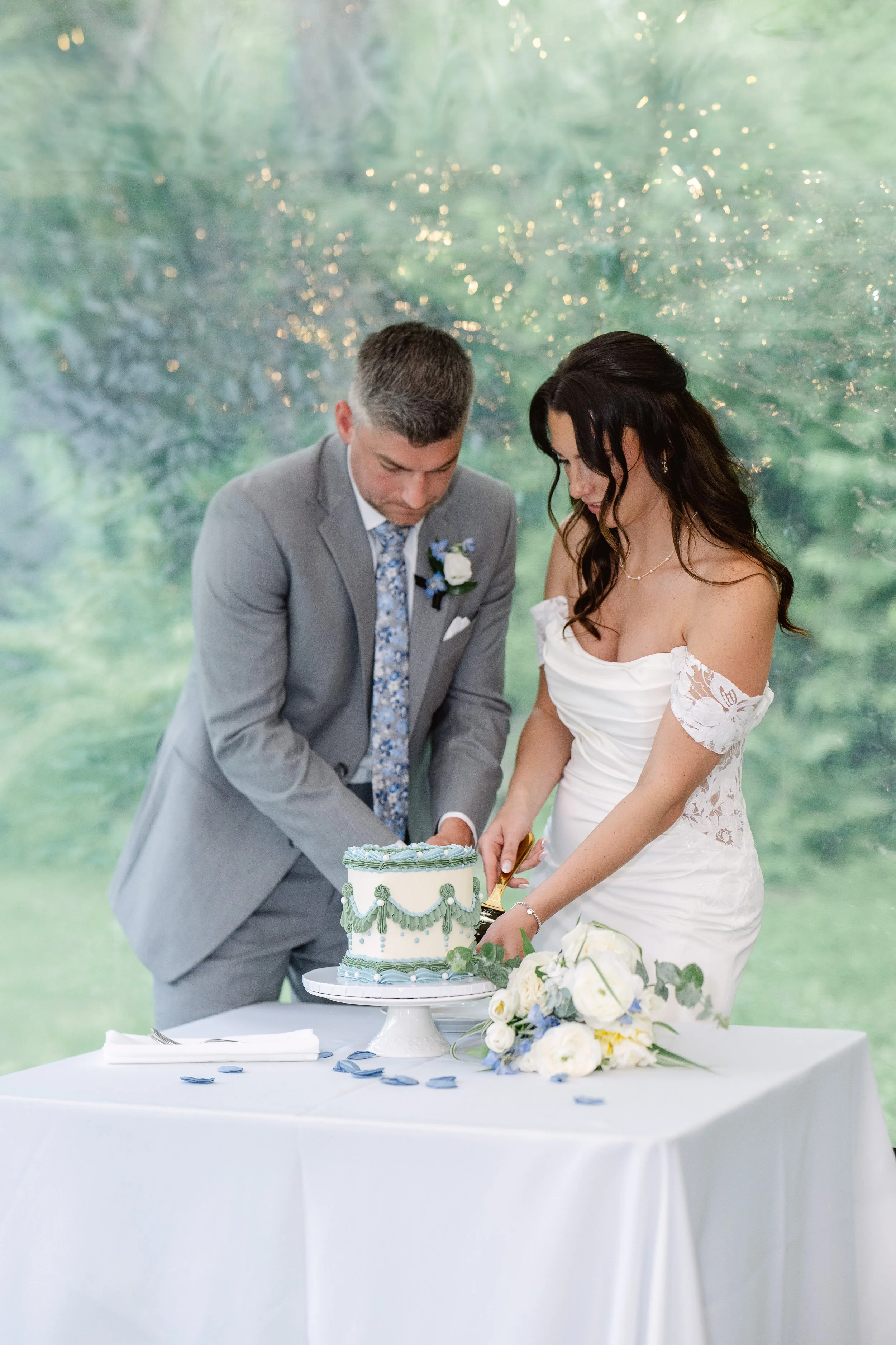 CourtneyKevinReceptionCake_5.jpg