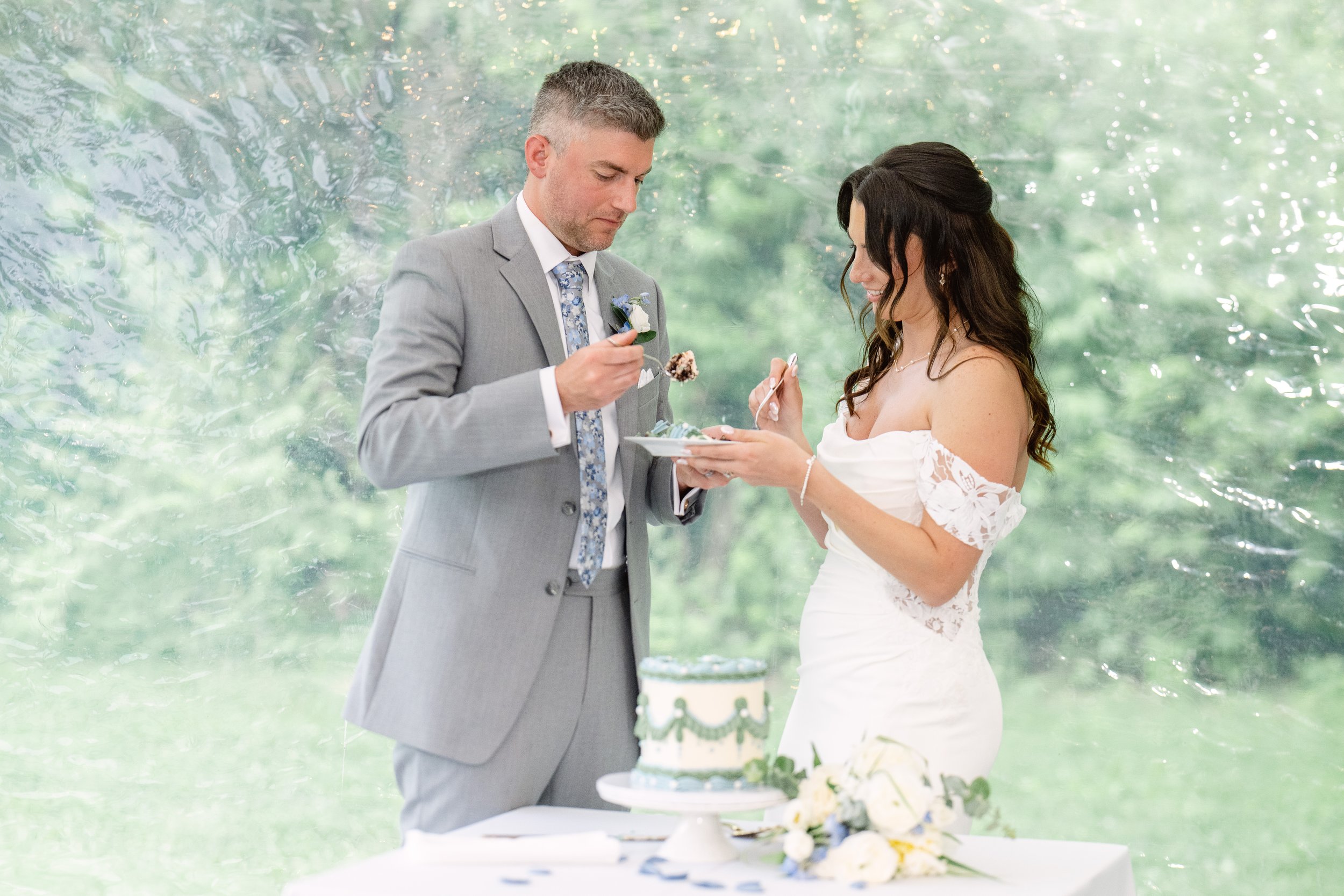 CourtneyKevinReceptionCake_9.jpg