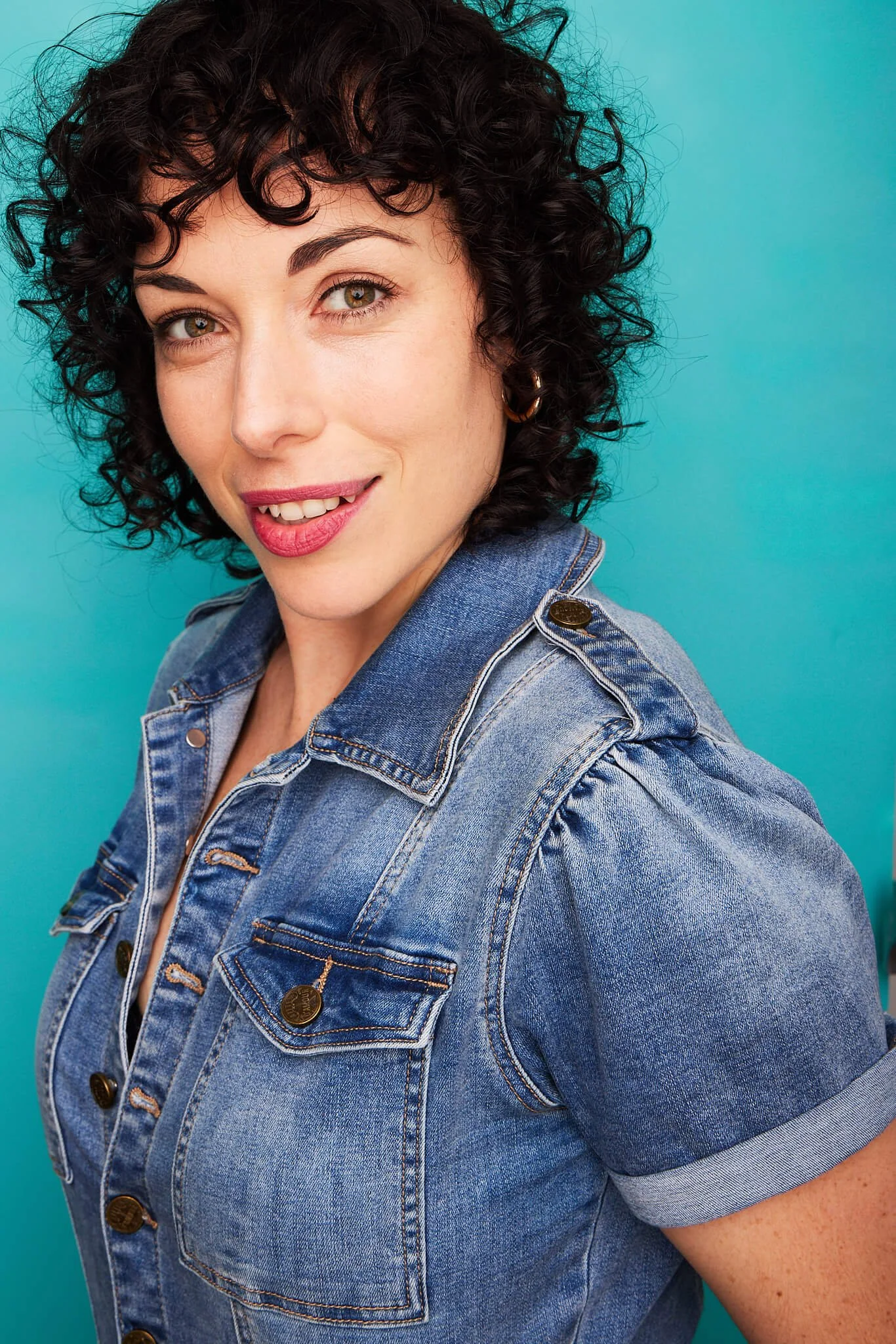 Headshot of Australian puppeteer Kailah Cabanas