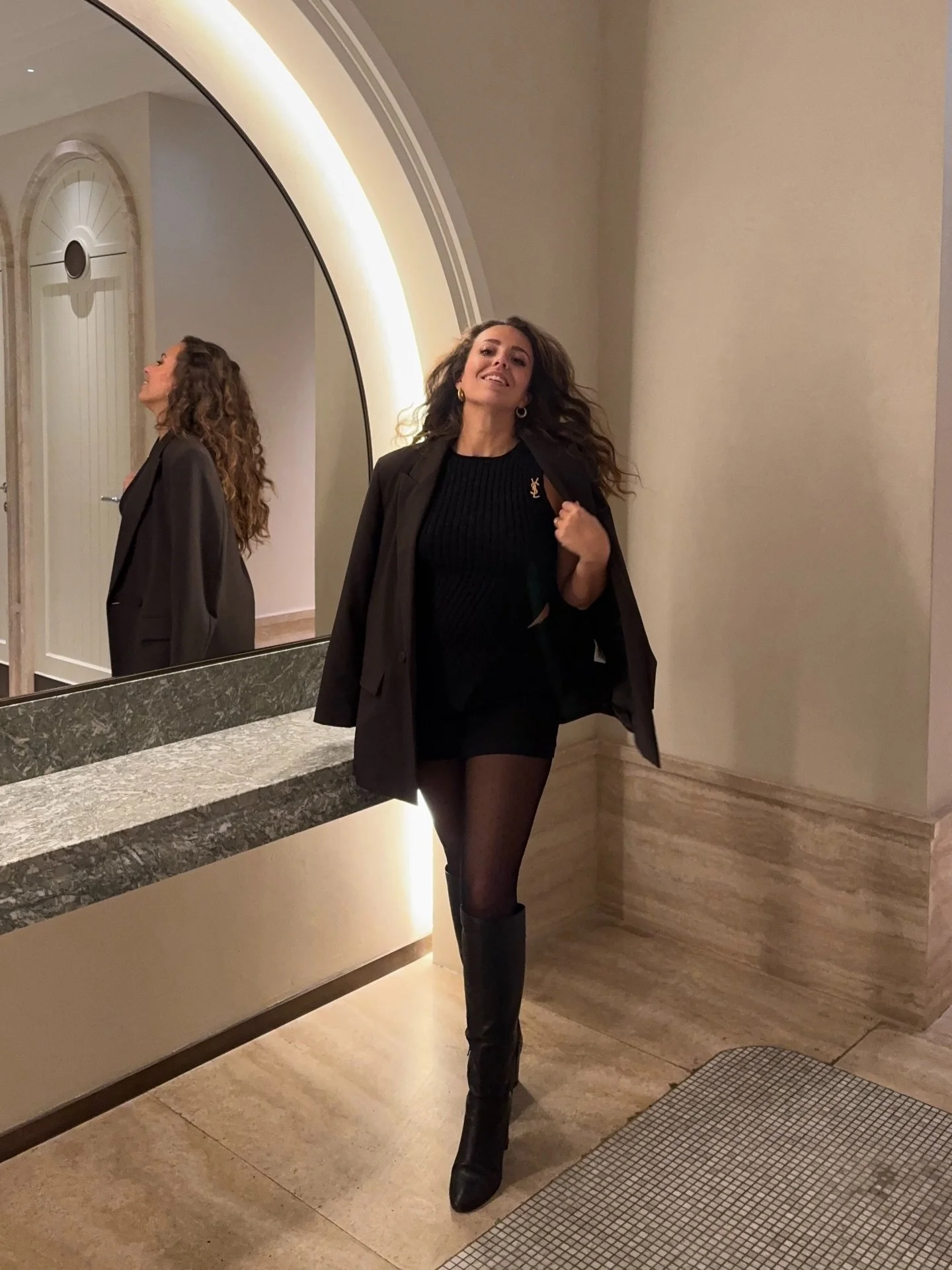 French days with my girls on the Riviera - working, dreaming, creating and loving every moment of this winter escape.

#FrenchRiviera #CreativeLife #GirlsWhoCreate