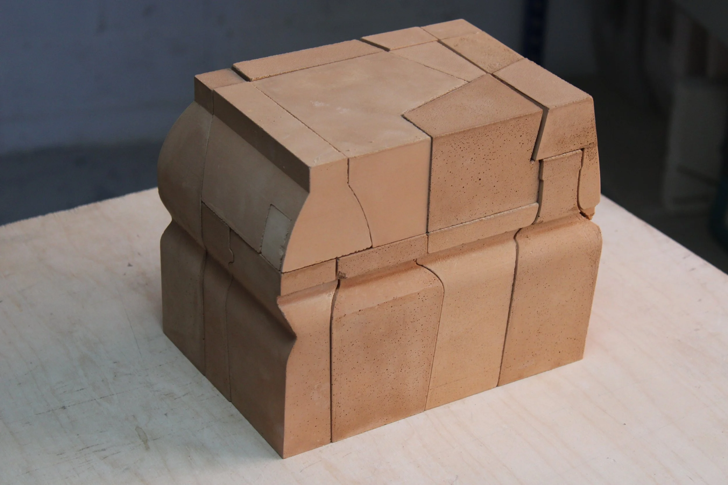 Pack, 2025, 28 jesmonite pieces, 19 x 16 x 22,5 cm.