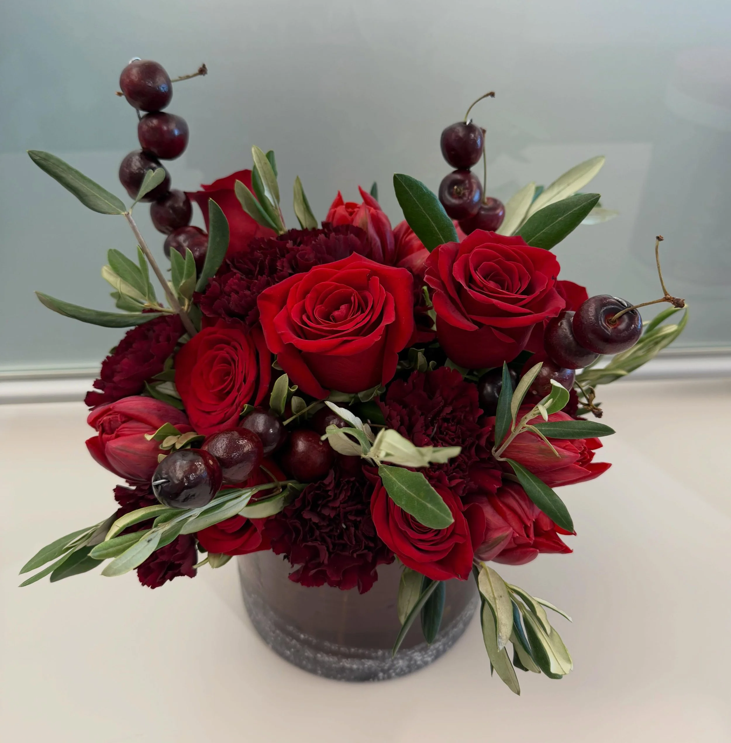 Unexpected floral arrangement turned into an instant crowd pleaser ✨

I love when creativity takes the lead and an unexpected idea comes together even better than imagined. Adding the cherries gave this arrangement such a unique and sculptural feel, 