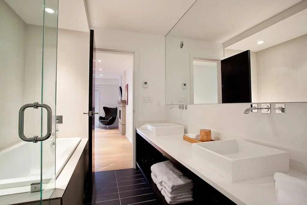 Brio-EliBathroom1 copy.jpg