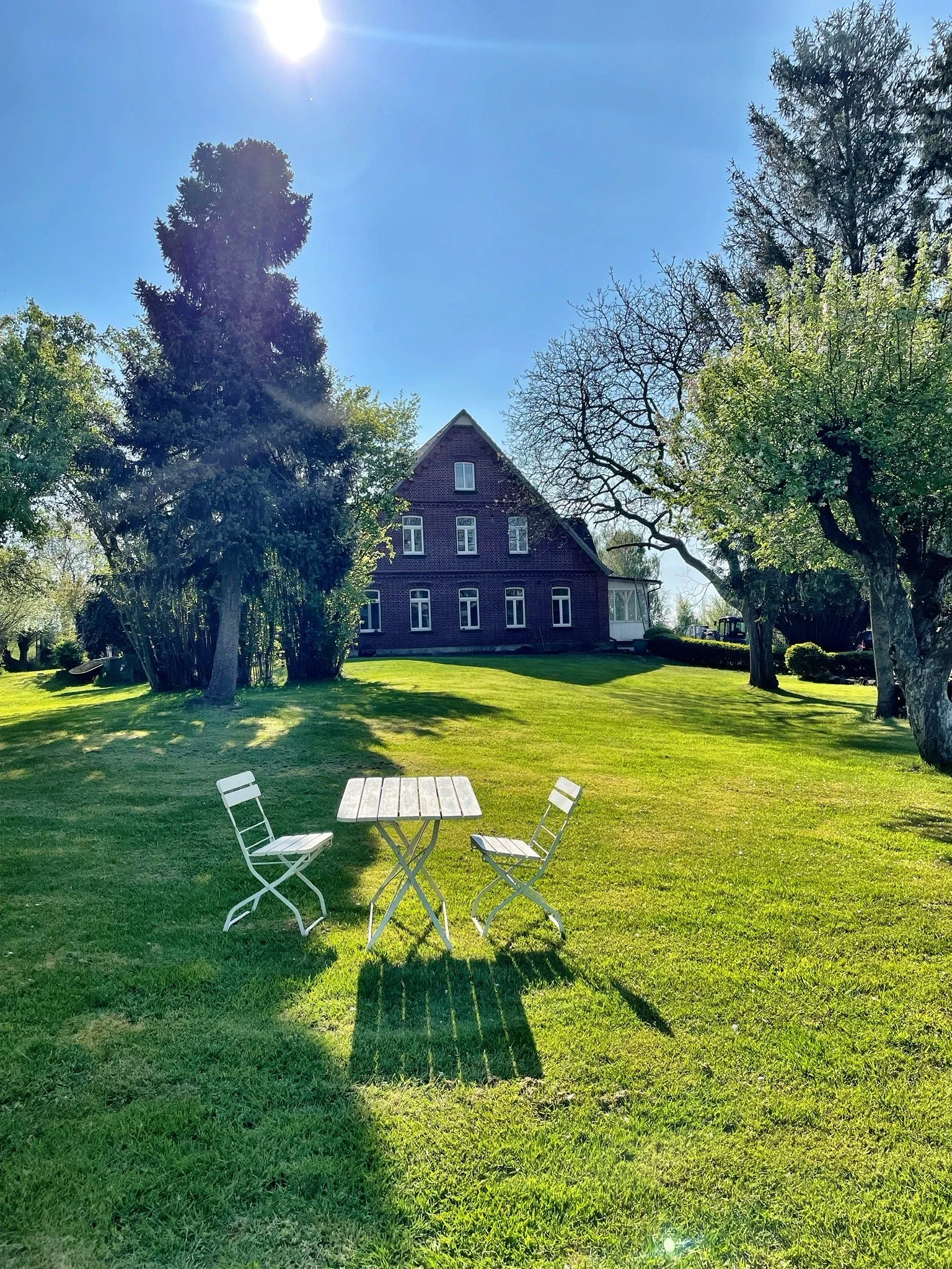 Modernes Bauernhaus mit großem Garten auf dem weitläufigen Grundstück der Elbe04 Location