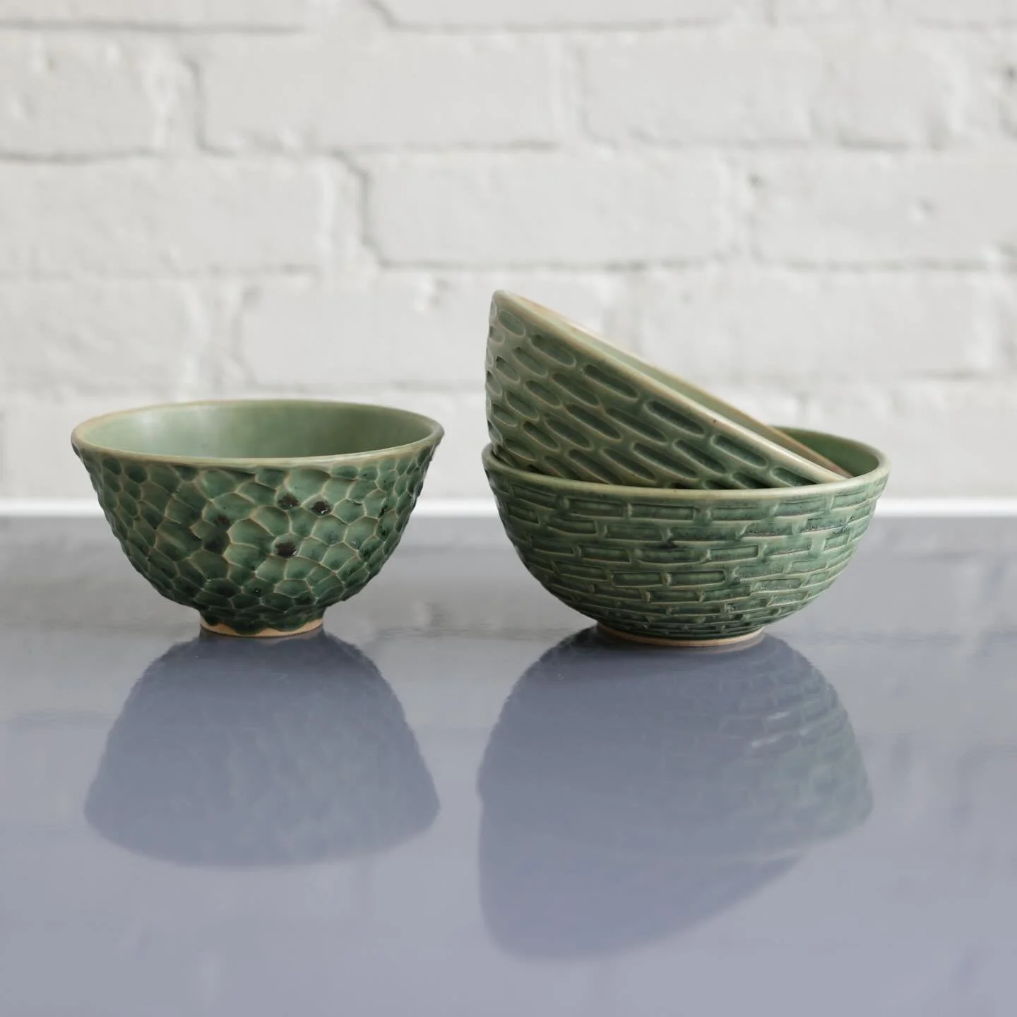 I&rsquo;ve been taking a little break from throwing and enjoying the gorgeous spring weather, but I have added a bunch of new inventory to my website, including these beautiful carved bowls in green glaze. Visit barryriceceramics.com for more!

#cera