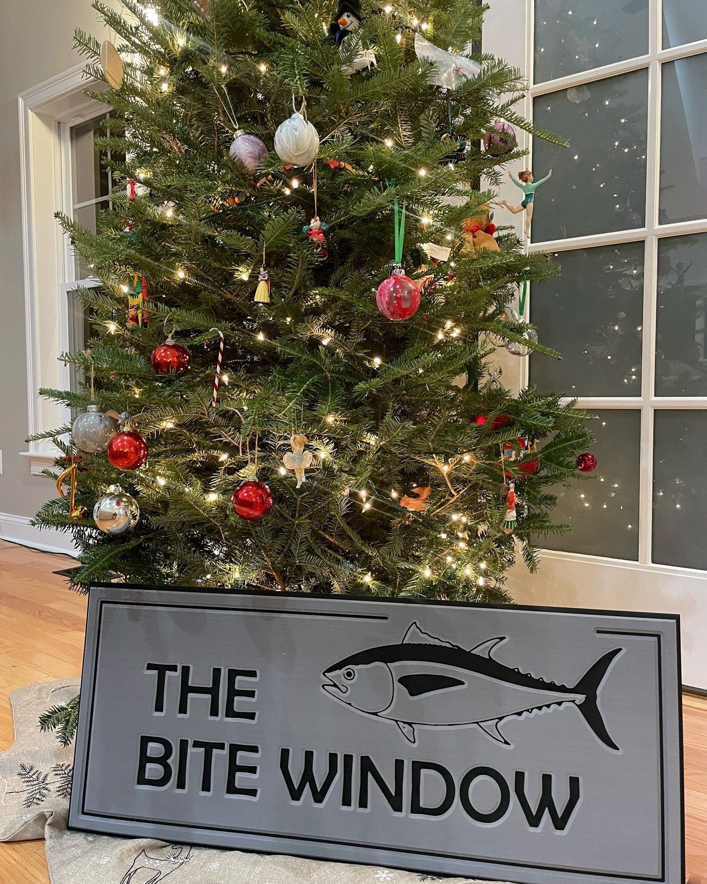 Christmas is right around the corner, which means we are busy in the shop!! Helm pads are the perfect gift for the captain in your family. 

Customized to your preferred color, size, and design &mdash; you say it, we make it!
. 
.
. 
.
#marinemat #bo