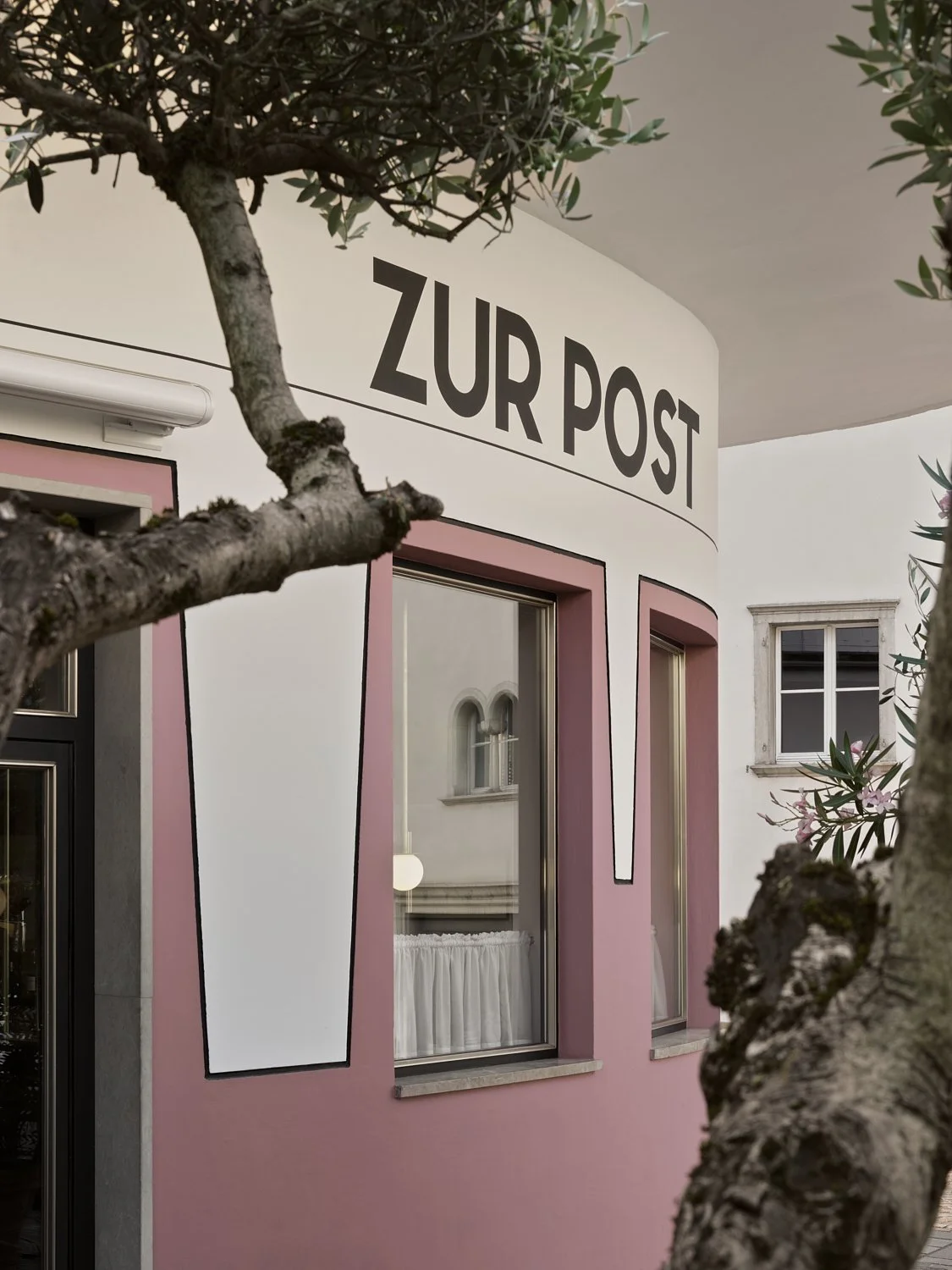 02_ZurPost_CLEMENSphotography.jpg