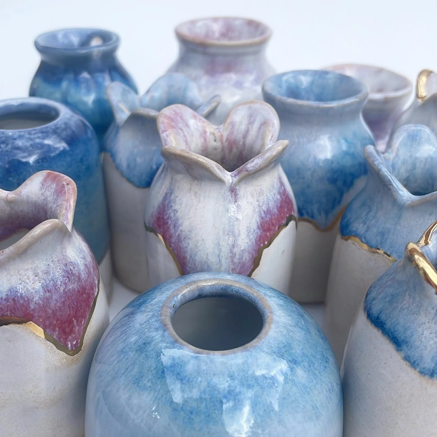 Stock drop today @arthouse_galleries Woking. Bud vases, vases and mugs. 
.
.
.
.
.
#clay #ceramics #surreylife #woking #gardenflowers #spring #pottery #potterystudio
