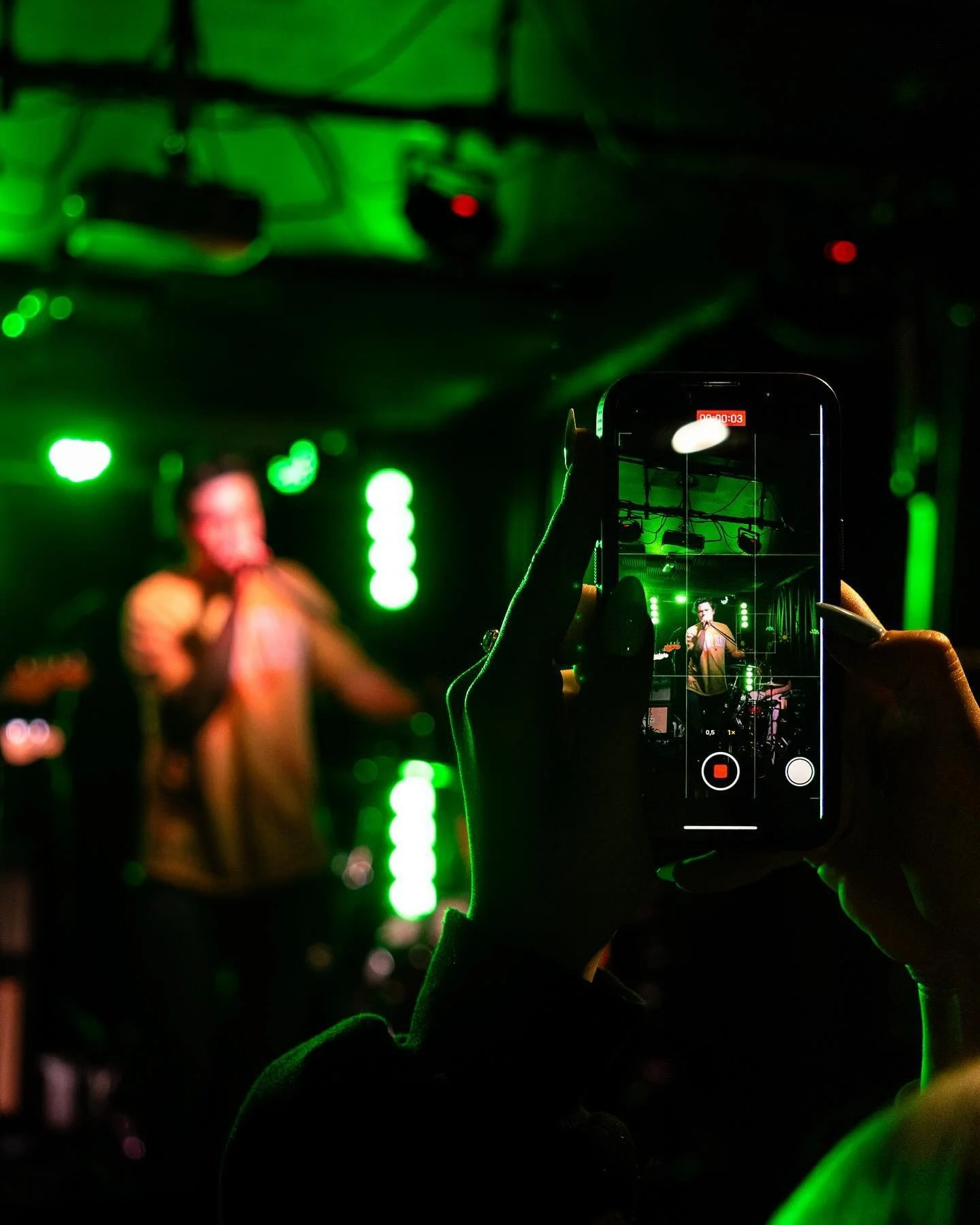 @pleasureinc_ @ginghamband_ @officialpointnemo 

Tried getting a little more creative with these compositions at @thevicbham last week. What do you think?

#gigphotography #musicphotography #concertphotography #indieband #birminghamuk