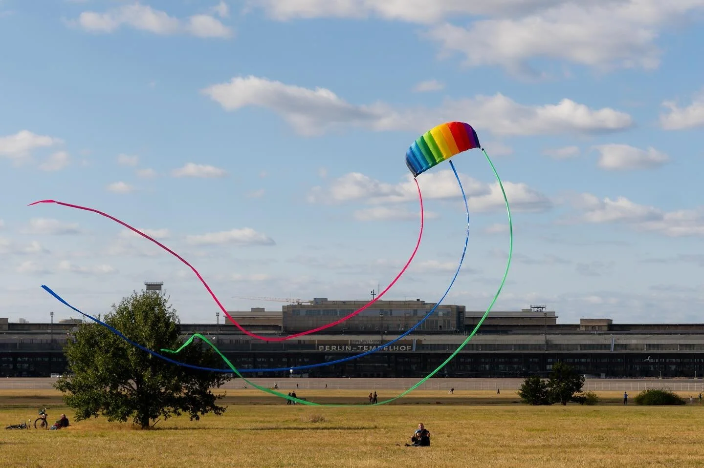 a windy afternoon at @flughafentempelhof&hellip;

There&rsquo;s nothing more Berlin than this abandoned airport in the centre of the city&hellip;. Previously one of the largest airports it Europe during WW2, it has been transformed into a vast public