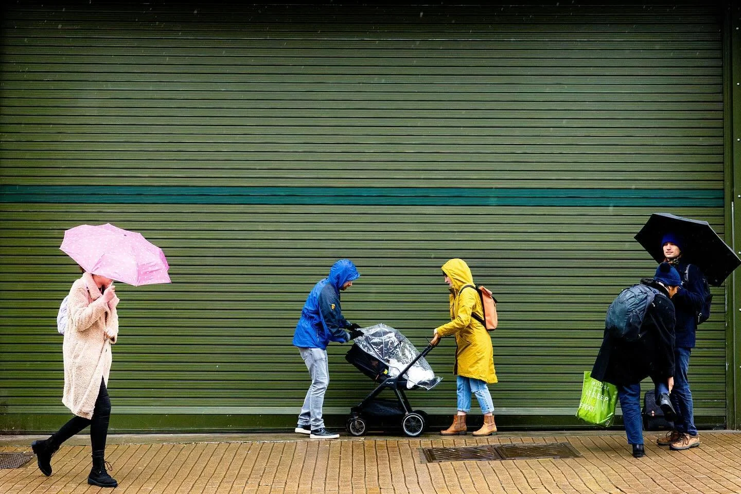 my favourite street photography of 2024 (landscape)

1. fleeting showers (York)
2. love always wins (Shoreditch, London)
3. finding direction (Moorgate, London)
4. pillars of brum (Victoria square, Birmingham)
5. cold feet (Windermere, Lake district)