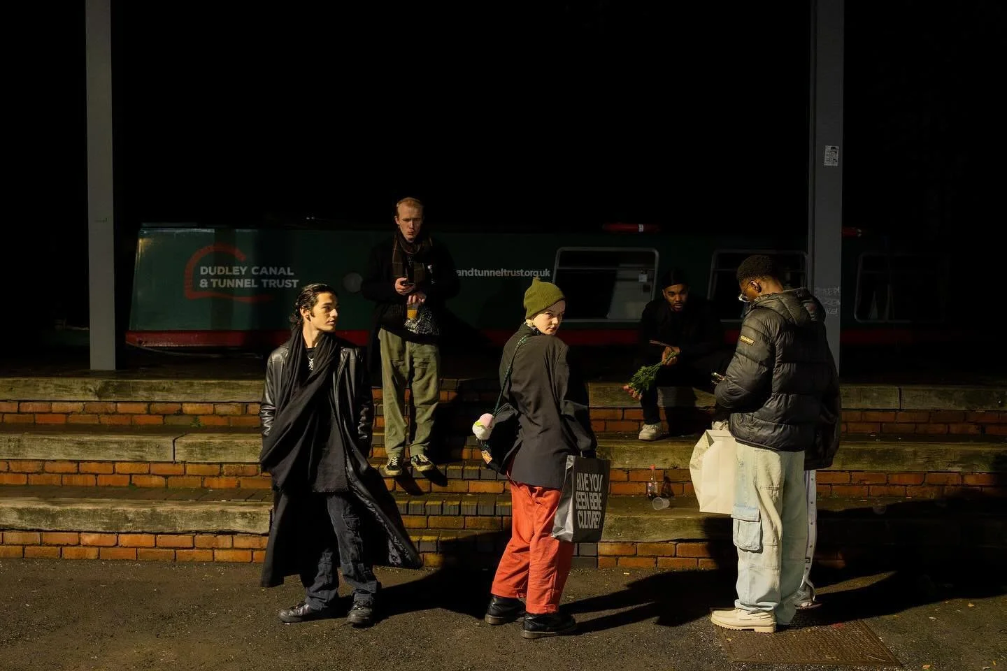 moments outside centrala 

// captured after the lovely @linasurayah performed at their fabulous @wailing_wanderer_ event