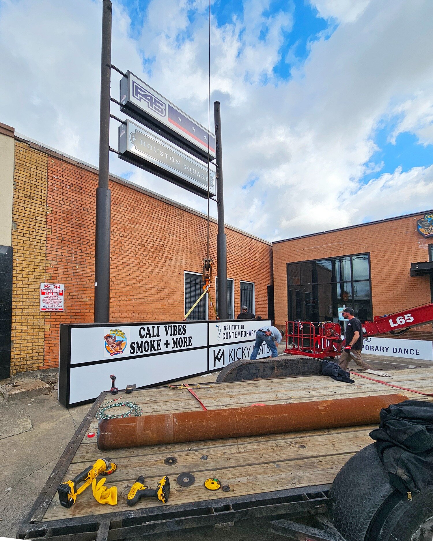 LED Illuminated Multi-Tenant Sign Cabinet Installation for a client in Houston's Midtown. Special thanks to our client and another great project completed by #teambaker 
#signinstallation #houstonsigncompany #multitenantsign #bestintexas